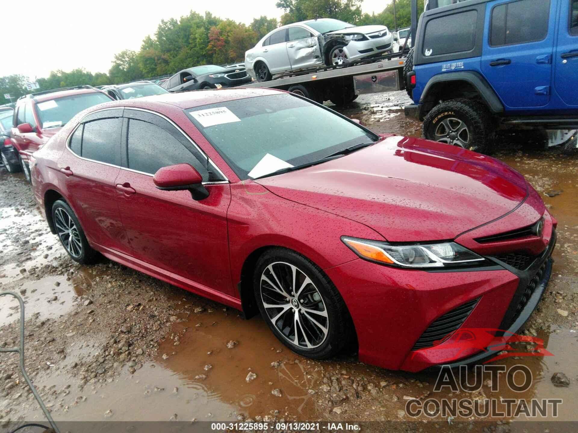 TOYOTA CAMRY 2018 - 4T1B11HK0JU588232