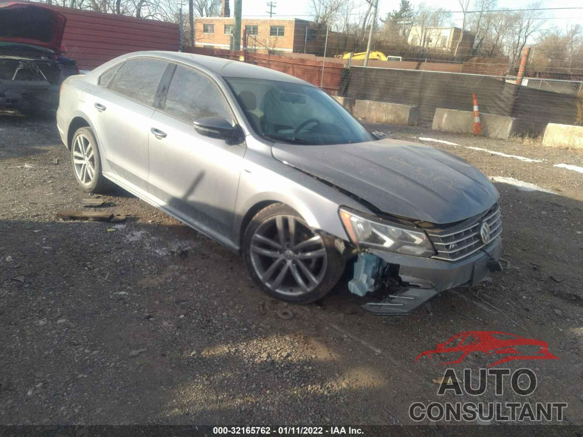 VOLKSWAGEN PASSAT 2018 - 1VWAA7A34JC033504