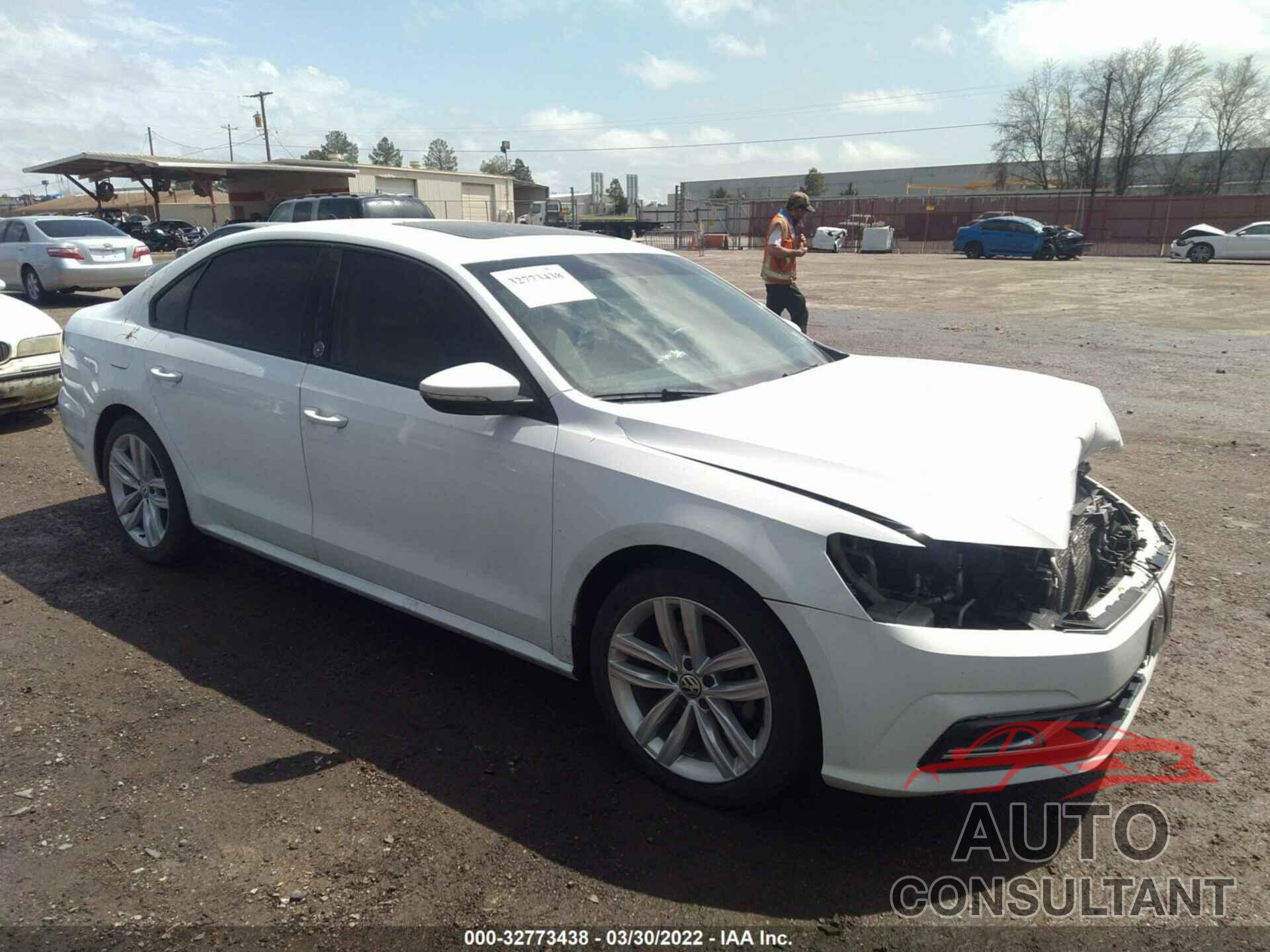 VOLKSWAGEN PASSAT 2019 - 1VWLA7A34KC009455