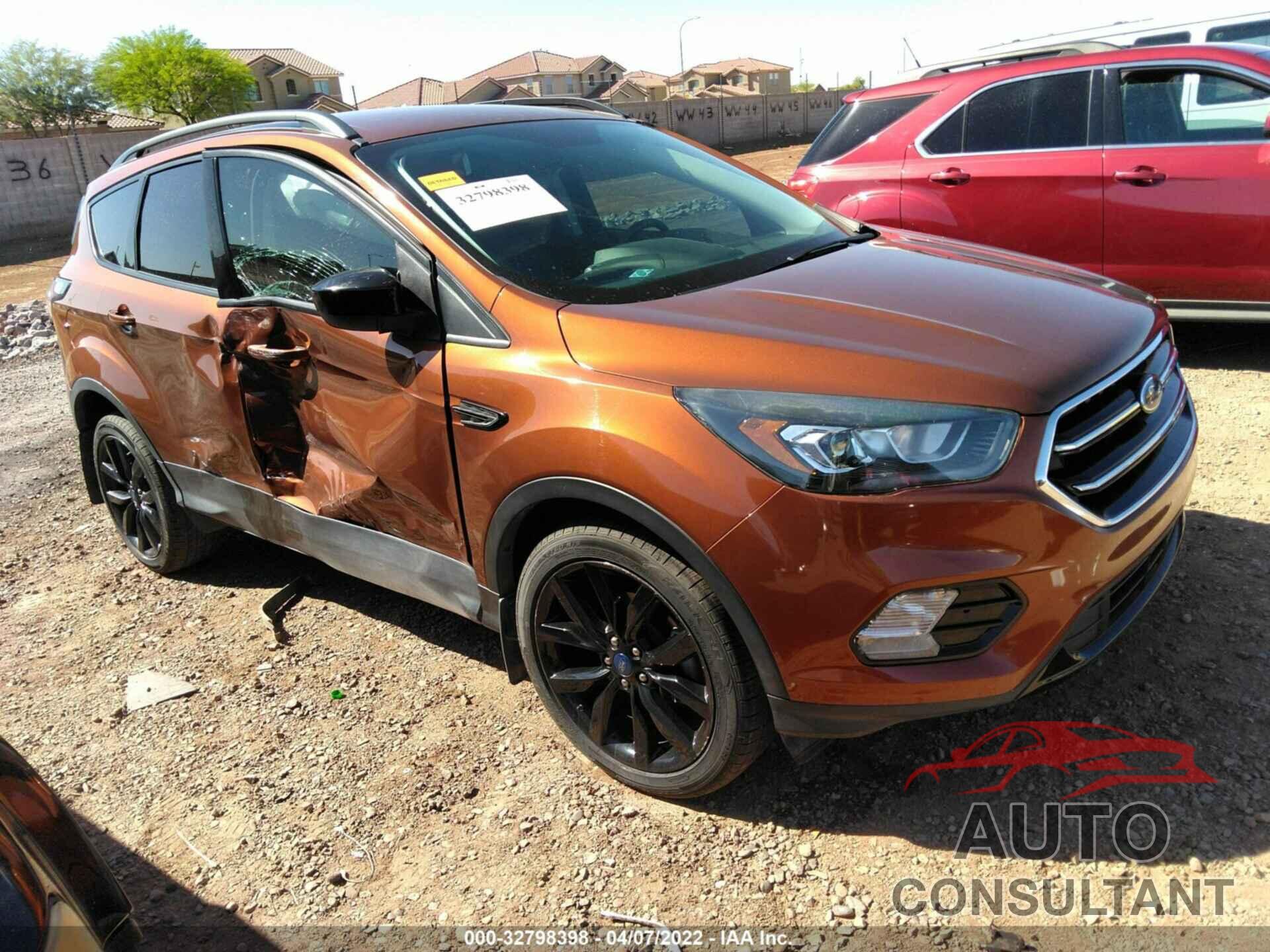 FORD ESCAPE 2017 - 1FMCU0GD2HUB44711