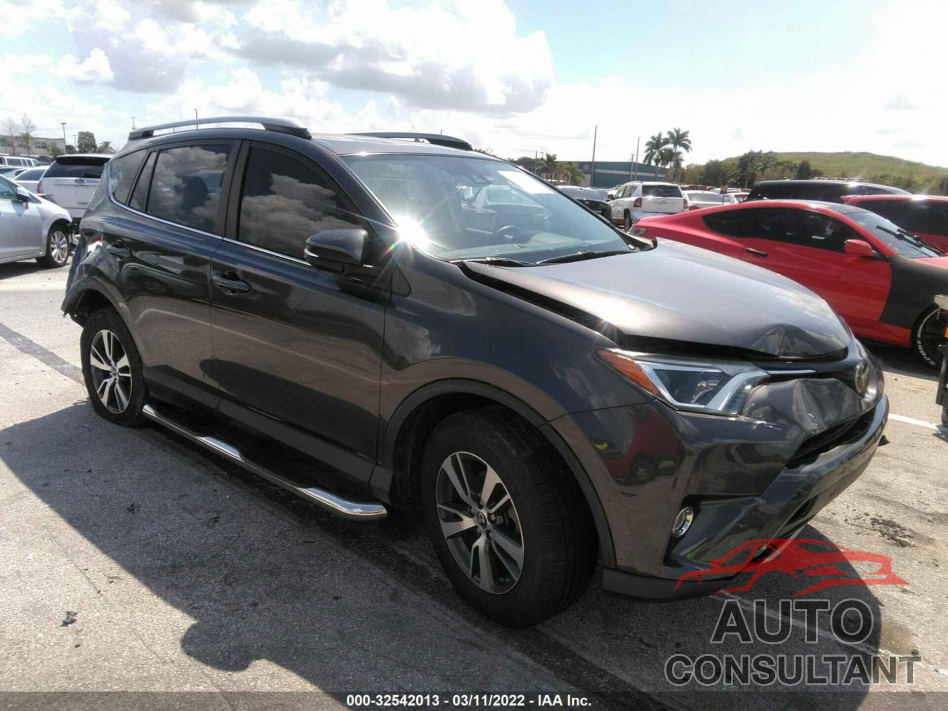 TOYOTA RAV4 2018 - JTMWFREV1JJ156884