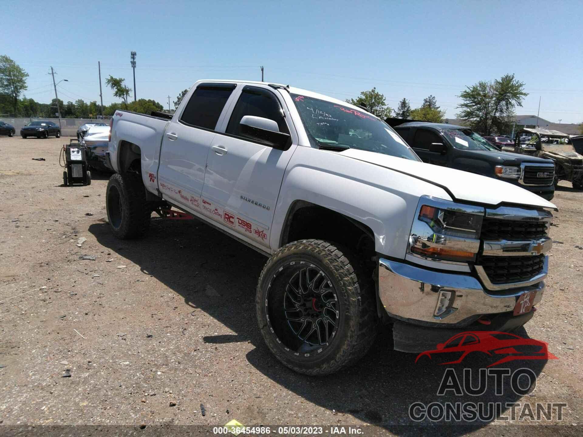 CHEVROLET SILVERADO 1500 2018 - 3GCUKREC3JG438432
