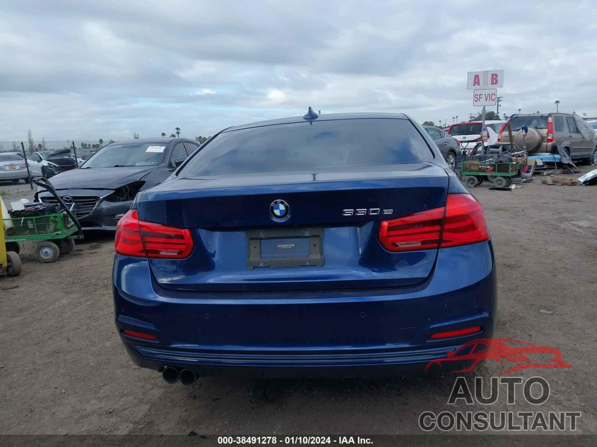 BMW 330E 2017 - WBA8E1C36HA158569