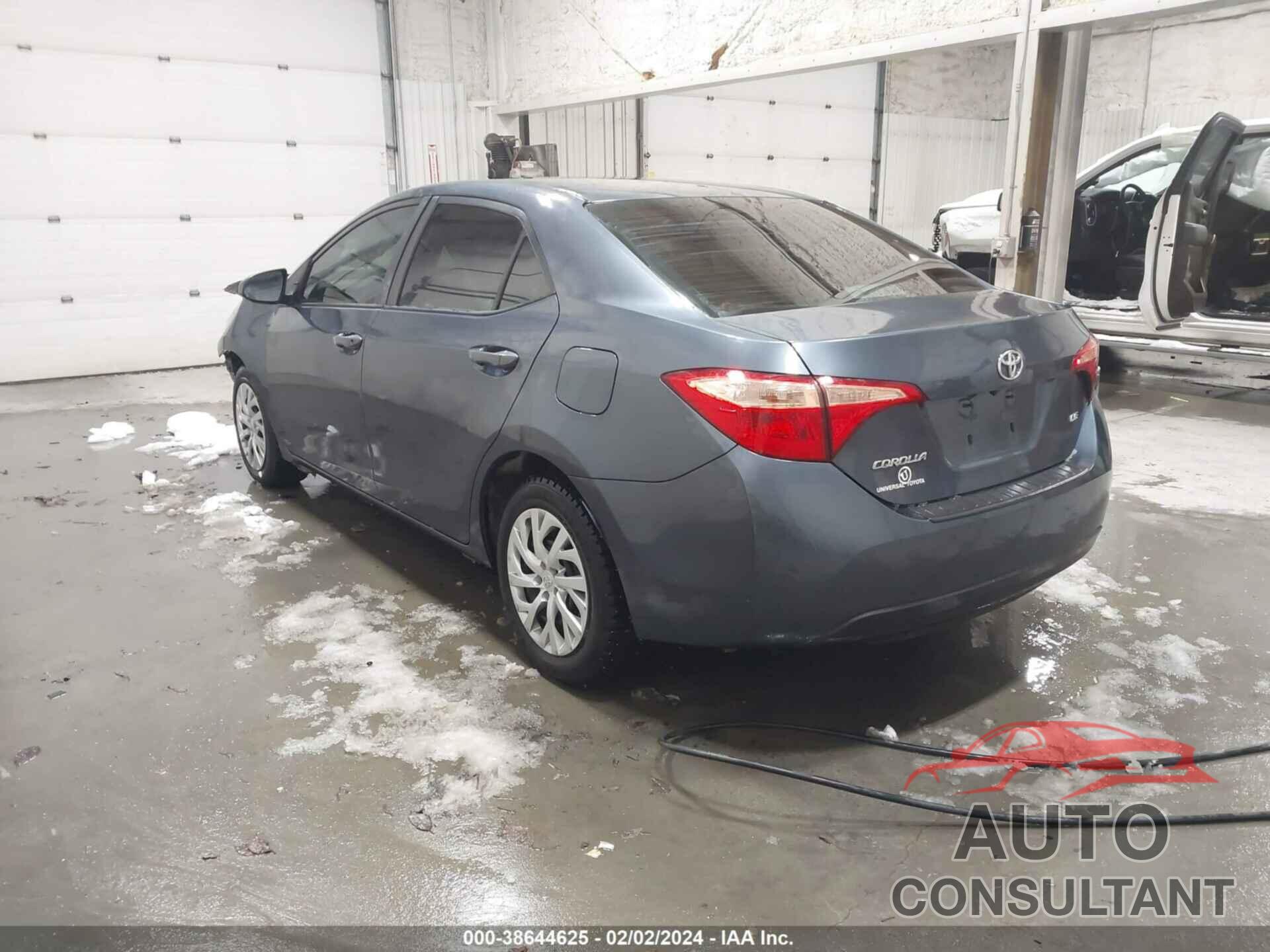 TOYOTA COROLLA 2018 - 5YFBURHE5JP810975