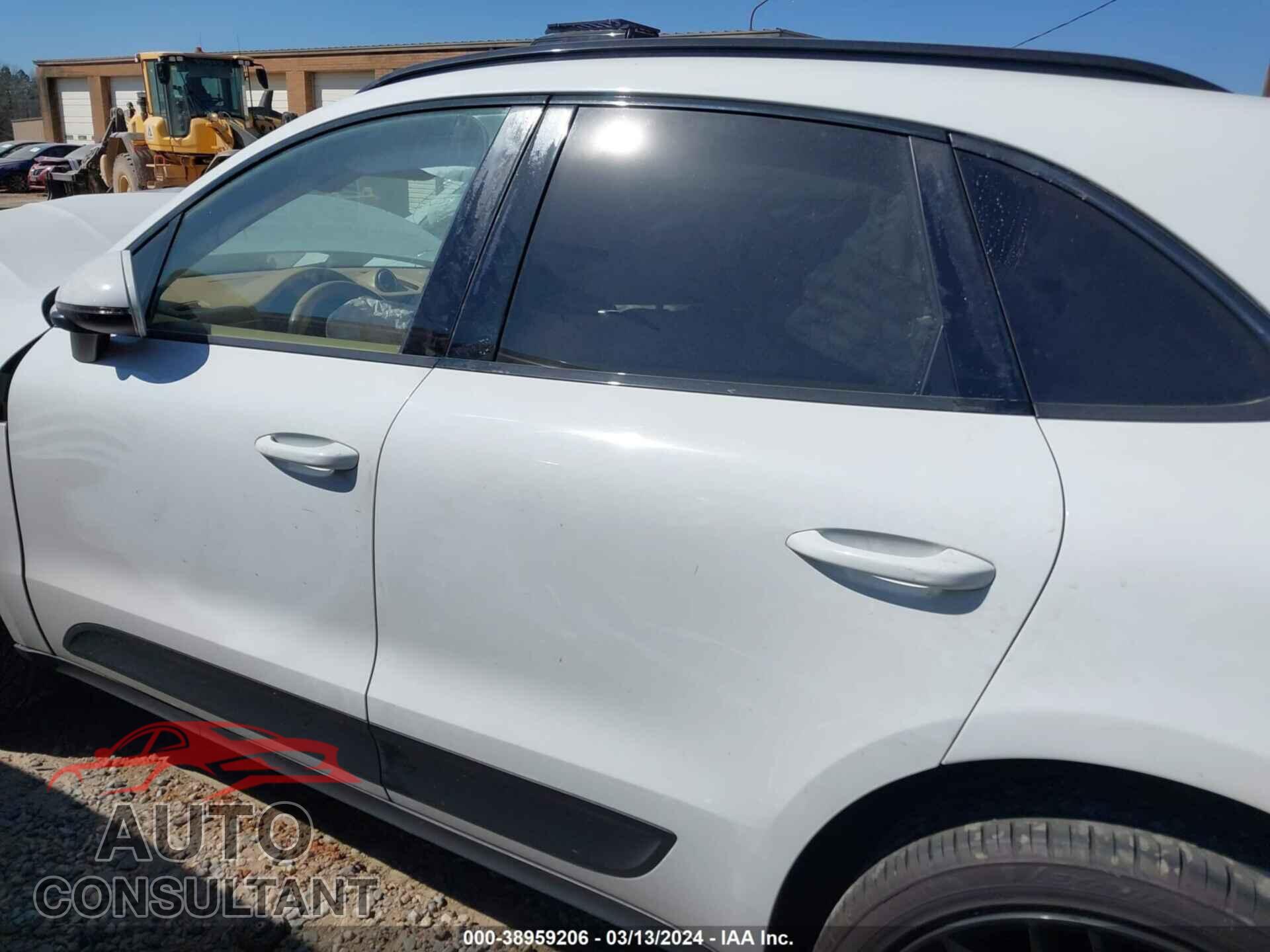 PORSCHE MACAN 2017 - WP1AA2A57HLB01827