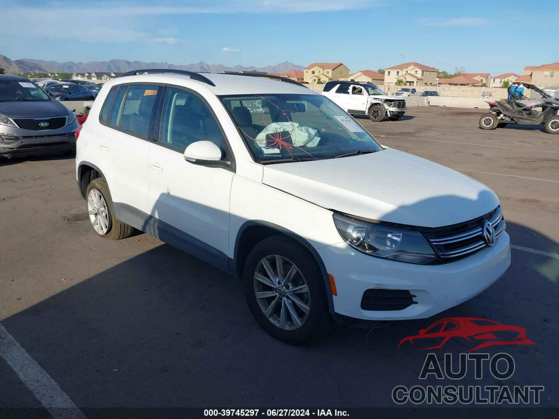 VOLKSWAGEN TIGUAN LIMITED 2018 - WVGAV7AX5JK004928