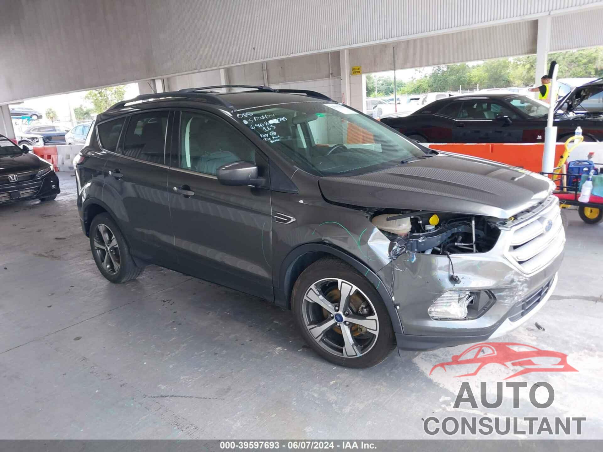 FORD ESCAPE 2017 - 1FMCU0GD3HUF02351