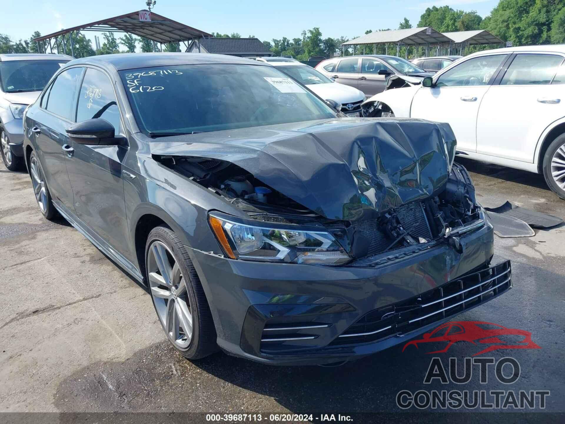 VOLKSWAGEN PASSAT 2018 - 1VWAA7A3XJC025228