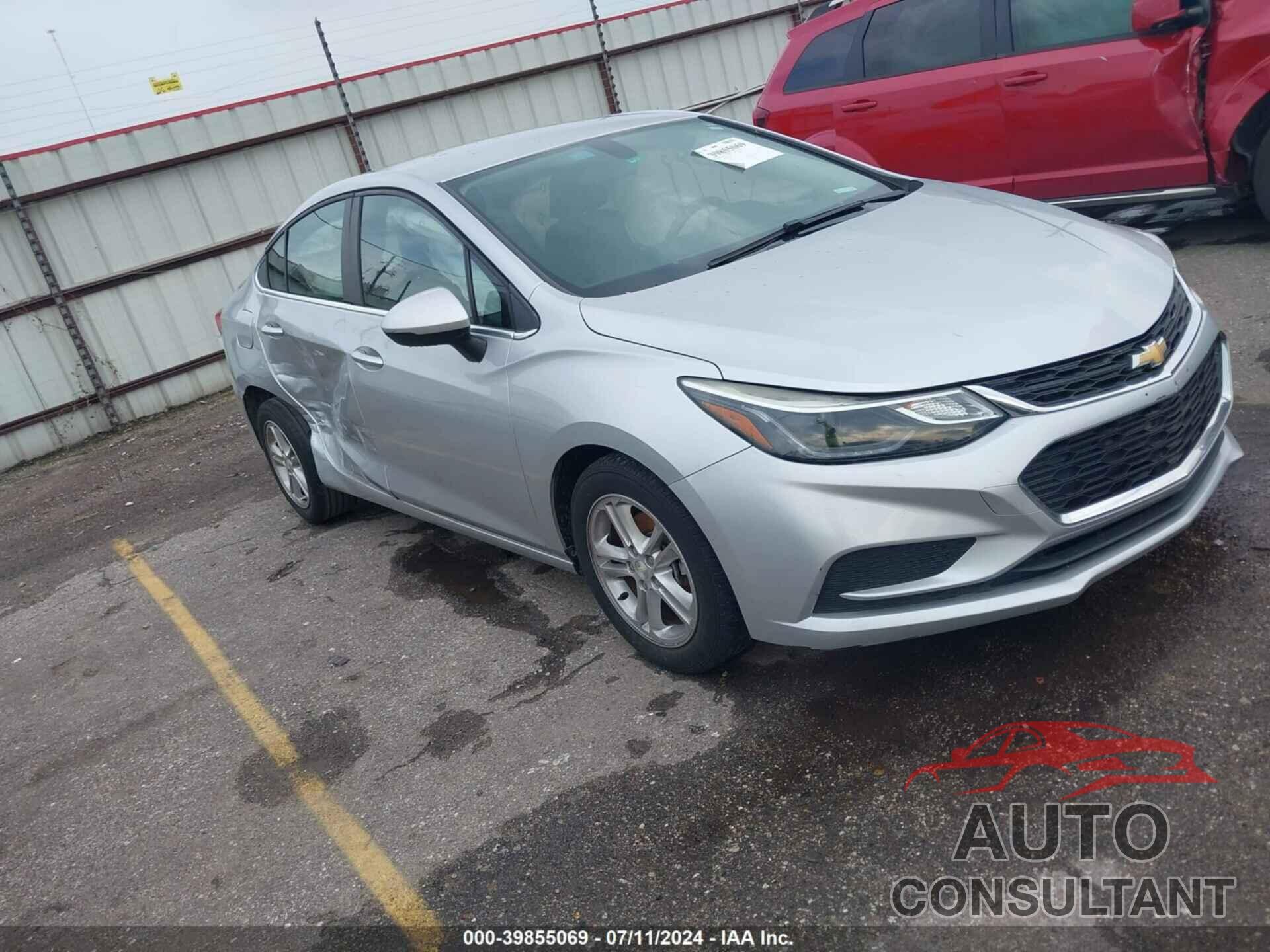 CHEVROLET CRUZE 2018 - 1G1BE5SM8J7105541