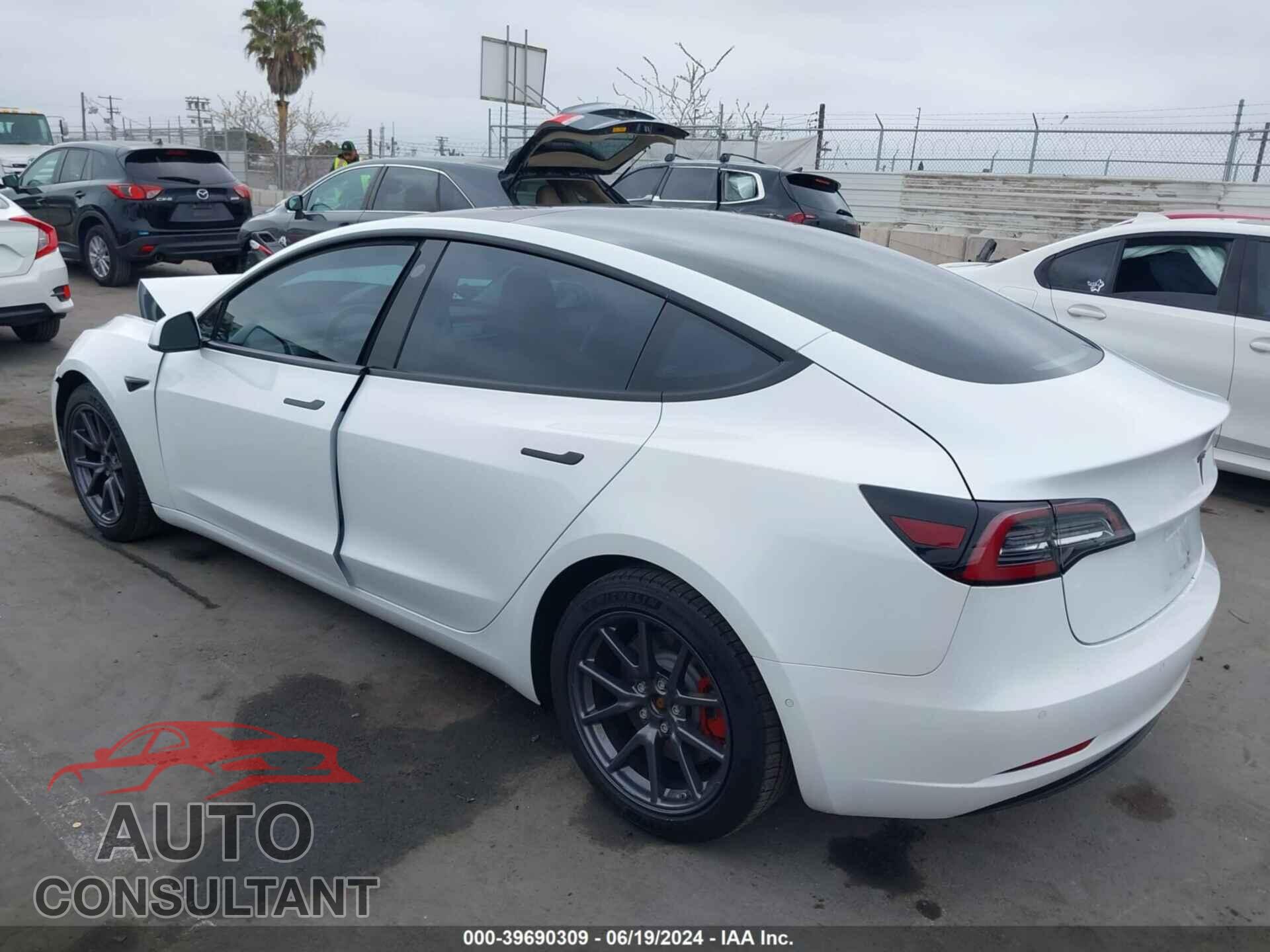 TESLA MODEL 3 2018 - 5YJ3E1EA5JF044343