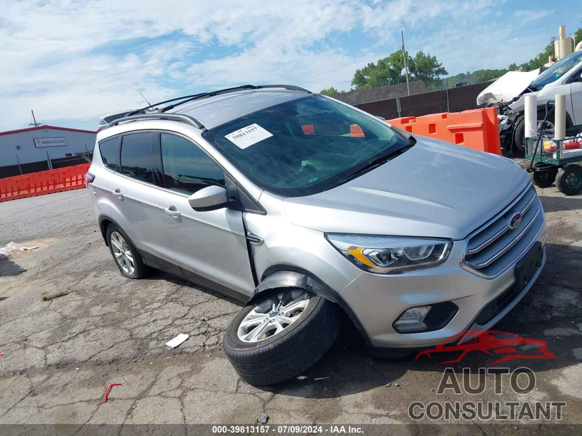 FORD ESCAPE 2017 - 1FMCU0G91HUD84649