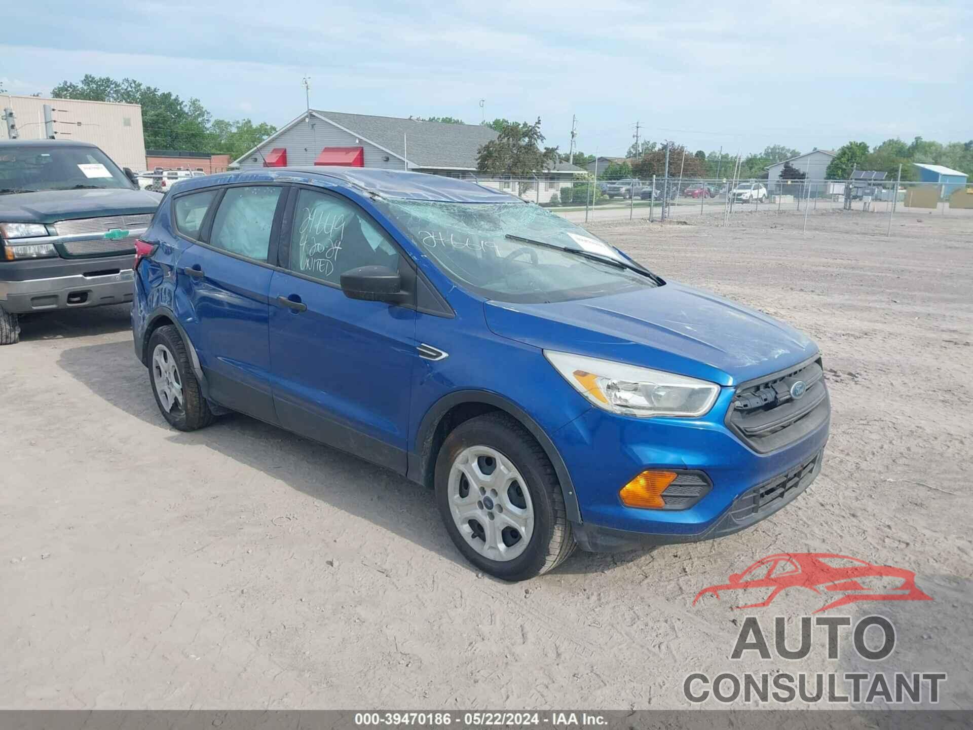 FORD ESCAPE 2017 - 1FMCU0F70HUC72571