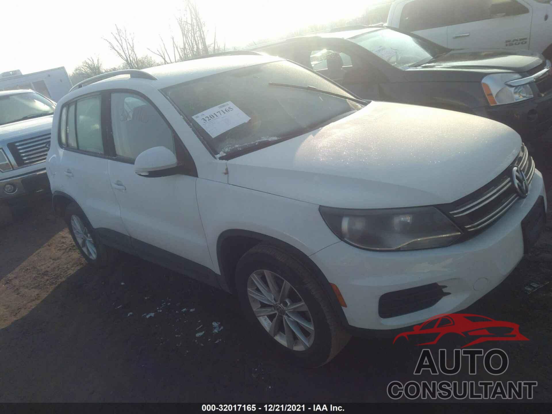 VOLKSWAGEN TIGUAN 2017 - WVGBV7AX5HK048331