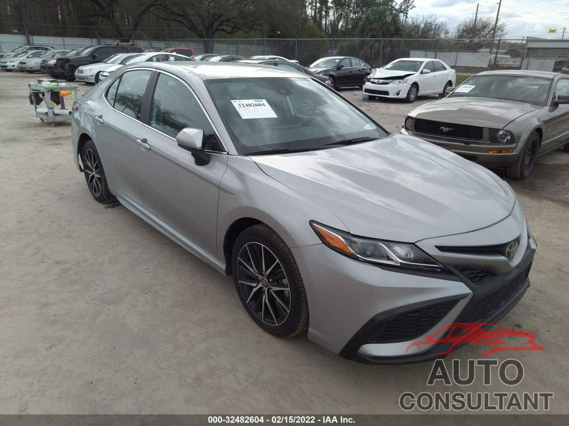 TOYOTA CAMRY 2021 - 4T1G11AK3MU440550
