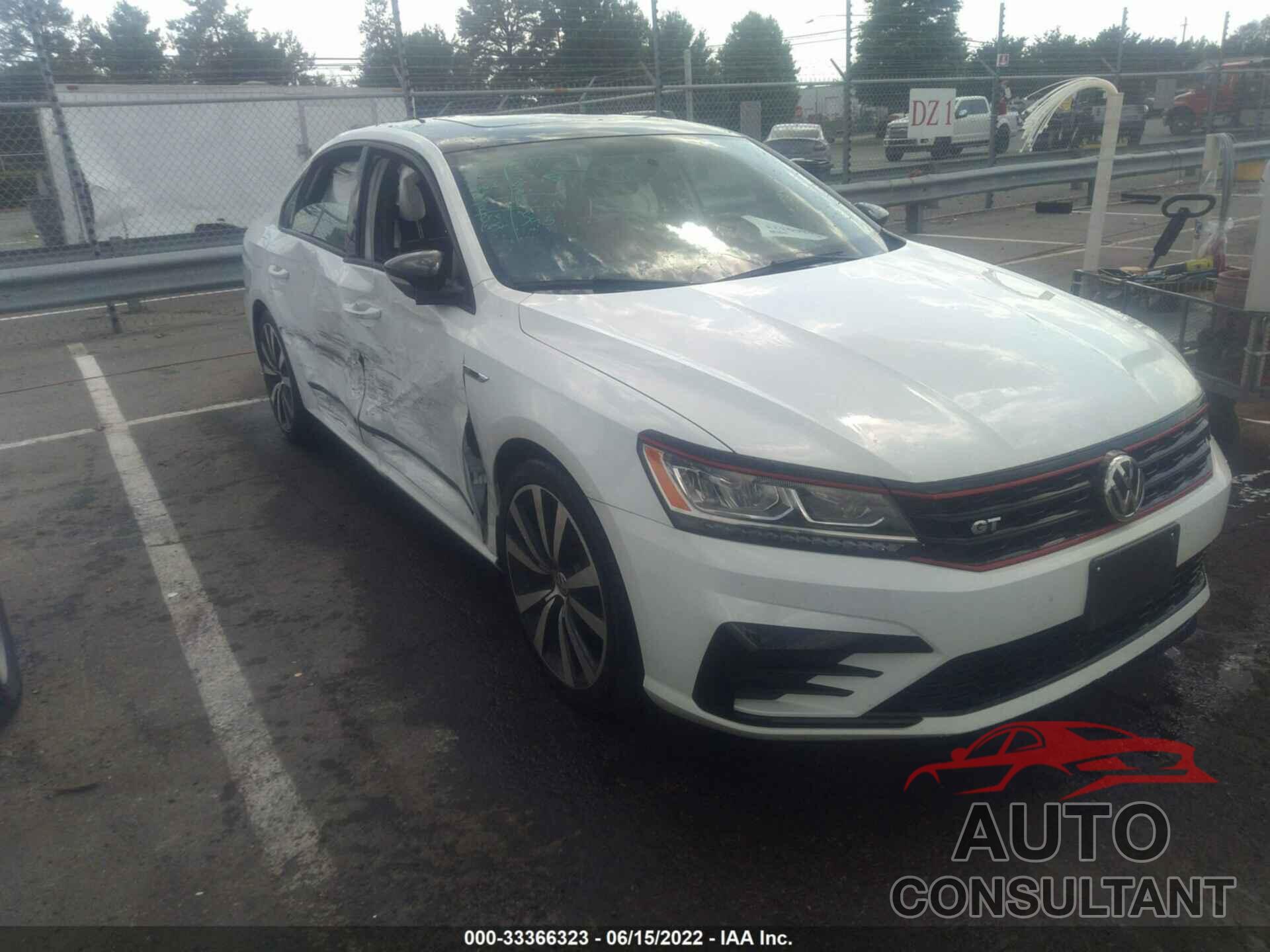 VOLKSWAGEN PASSAT 2018 - 1VWJM7A37JC041927