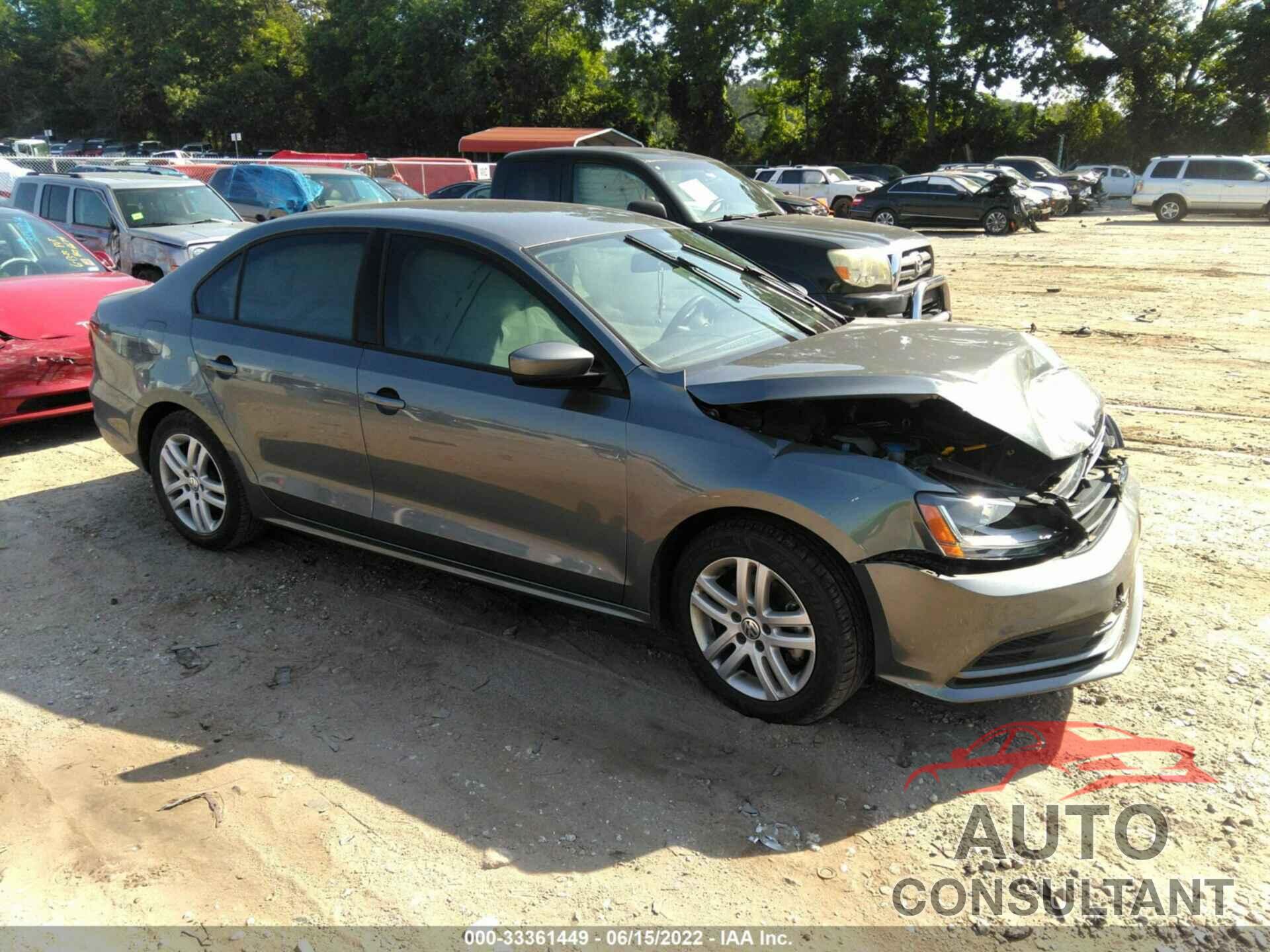 VOLKSWAGEN JETTA 2018 - 3VW2B7AJXJM261375