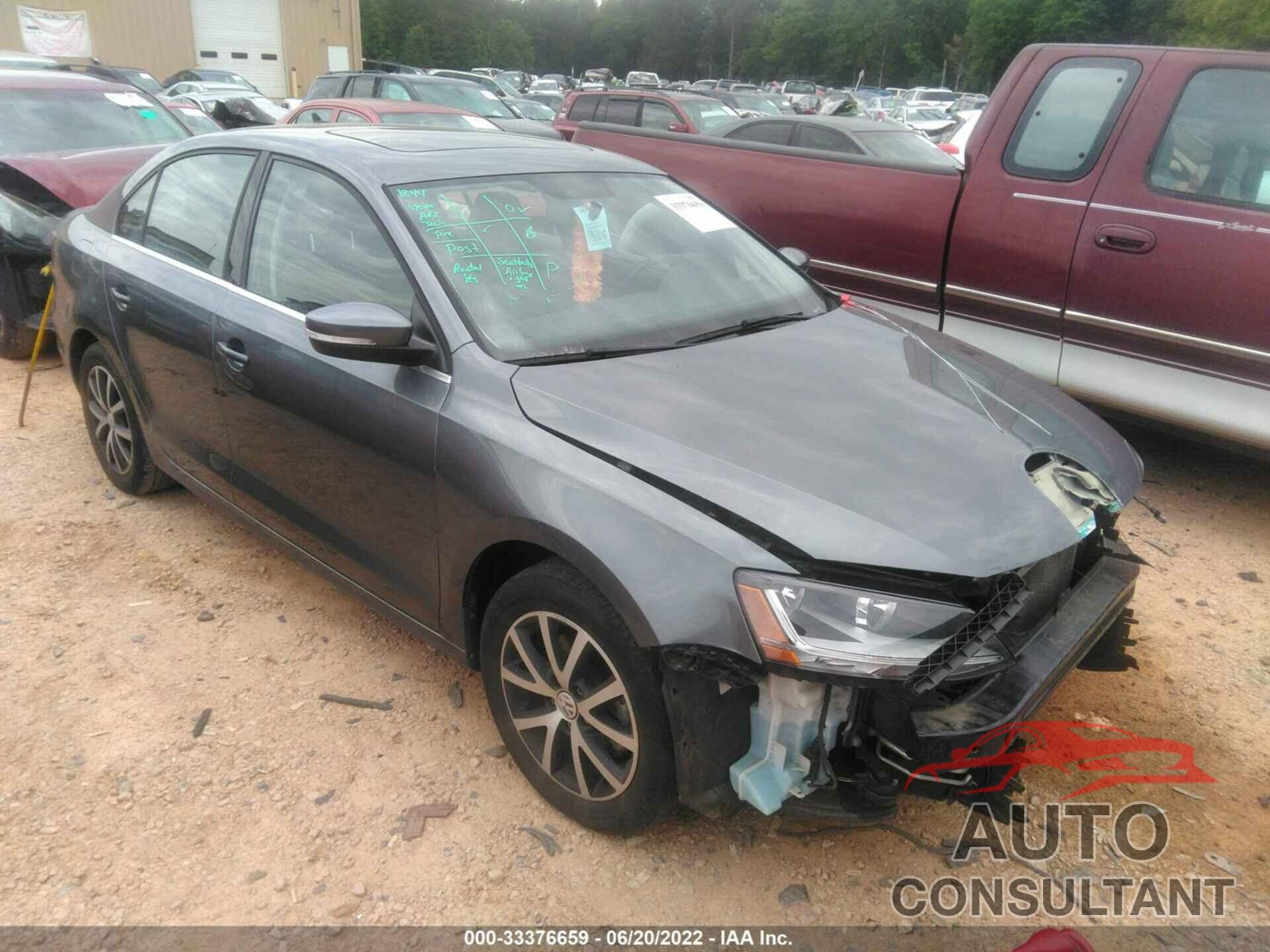VOLKSWAGEN JETTA 2018 - 3VWDB7AJ5JM242709