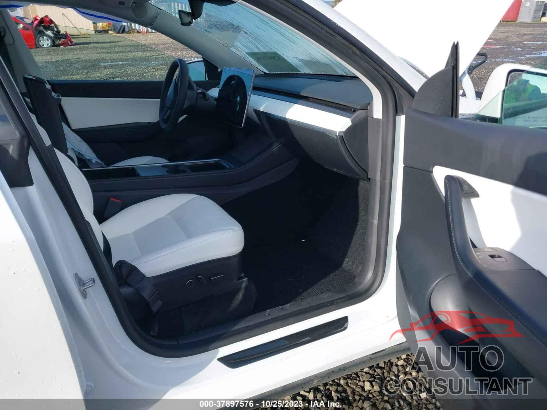 TESLA MODEL Y 2021 - 5YJYGAEE9MF157445