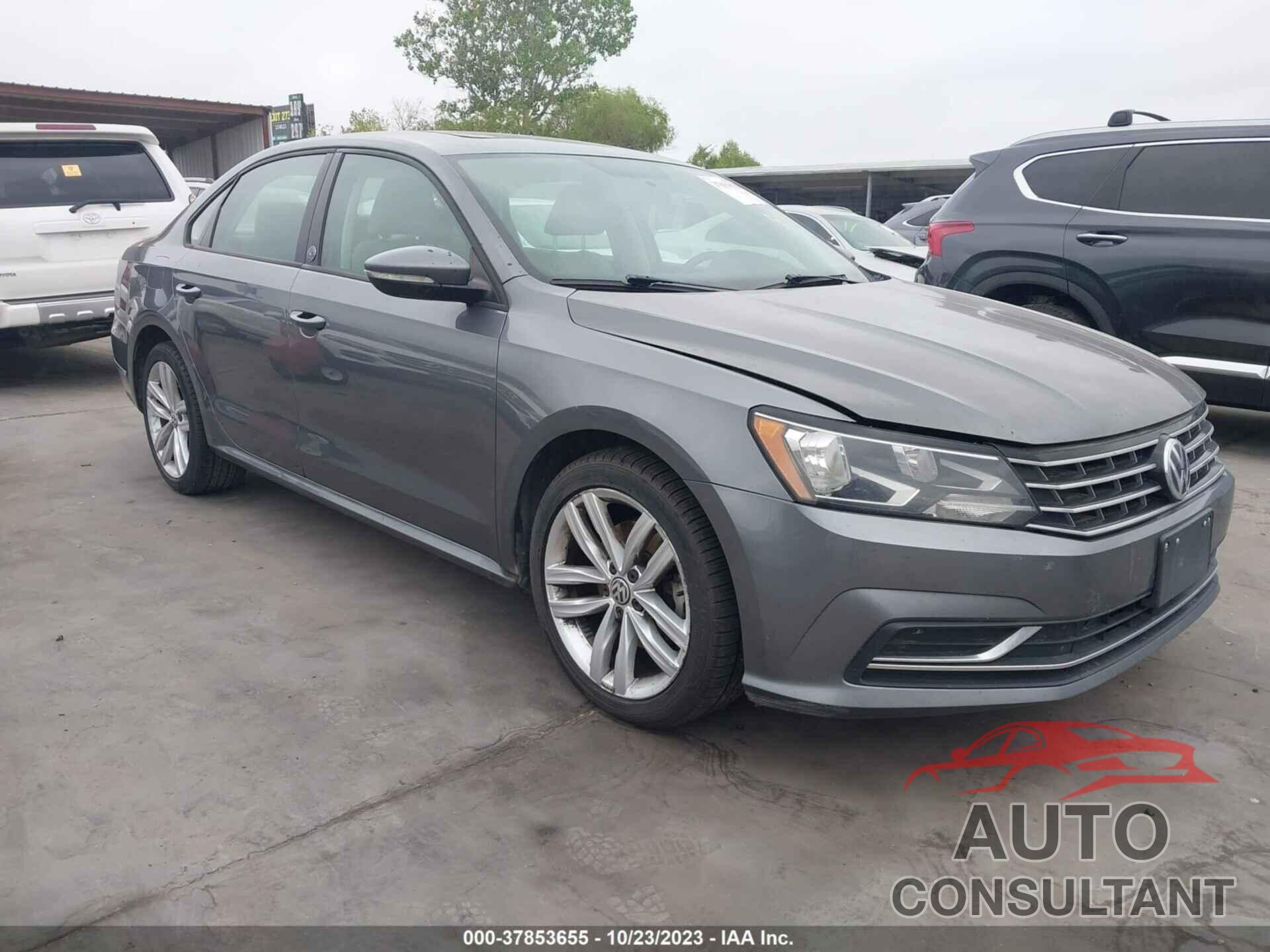 VOLKSWAGEN PASSAT 2019 - 1VWLA7A33KC008071
