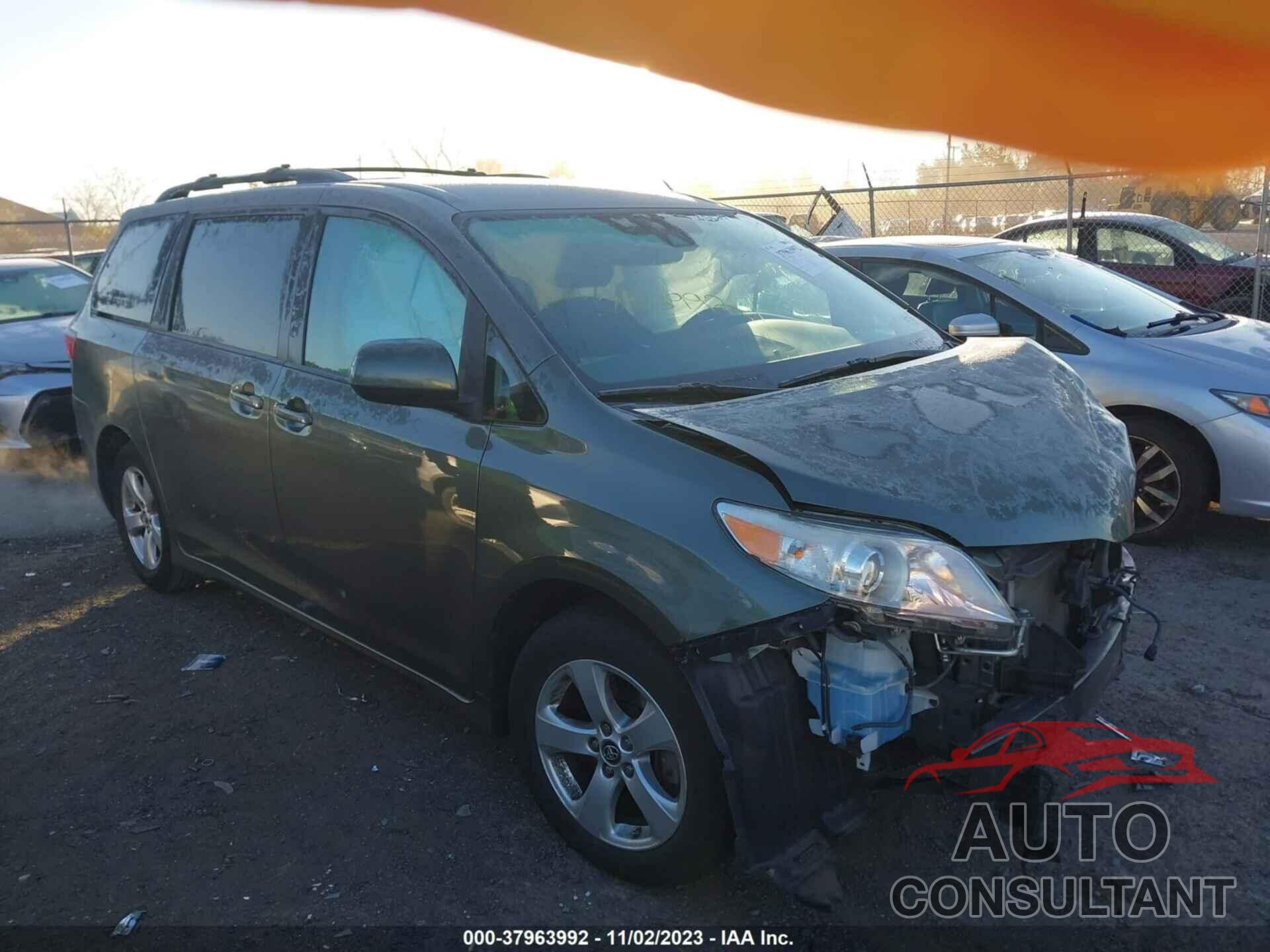 TOYOTA SIENNA 2019 - 5TDKZ3DC2KS975992