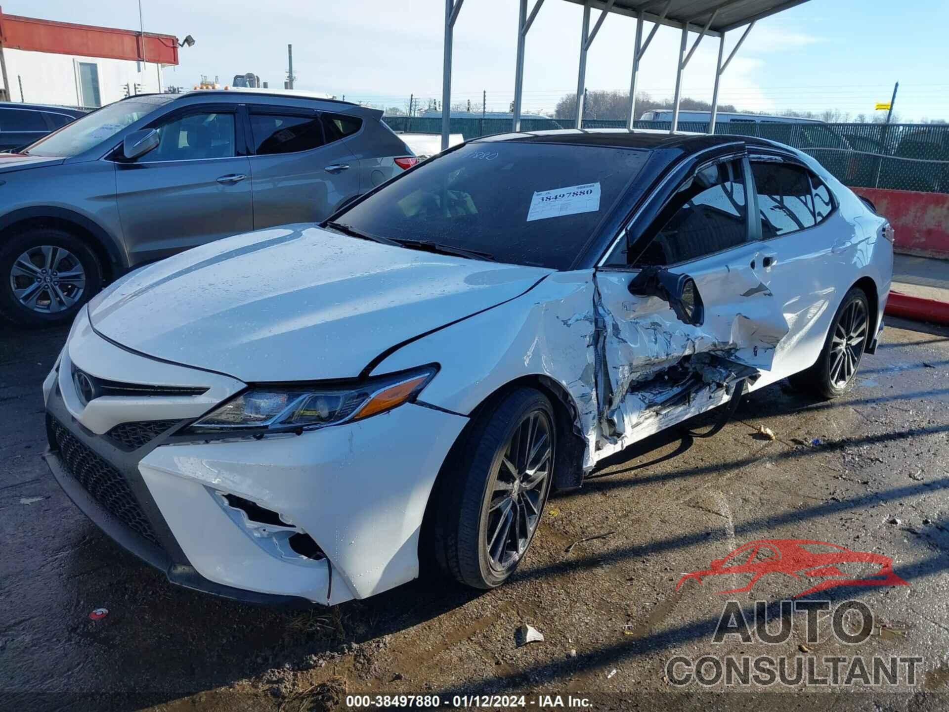 TOYOTA CAMRY 2018 - 4T1B11HK7JU097995