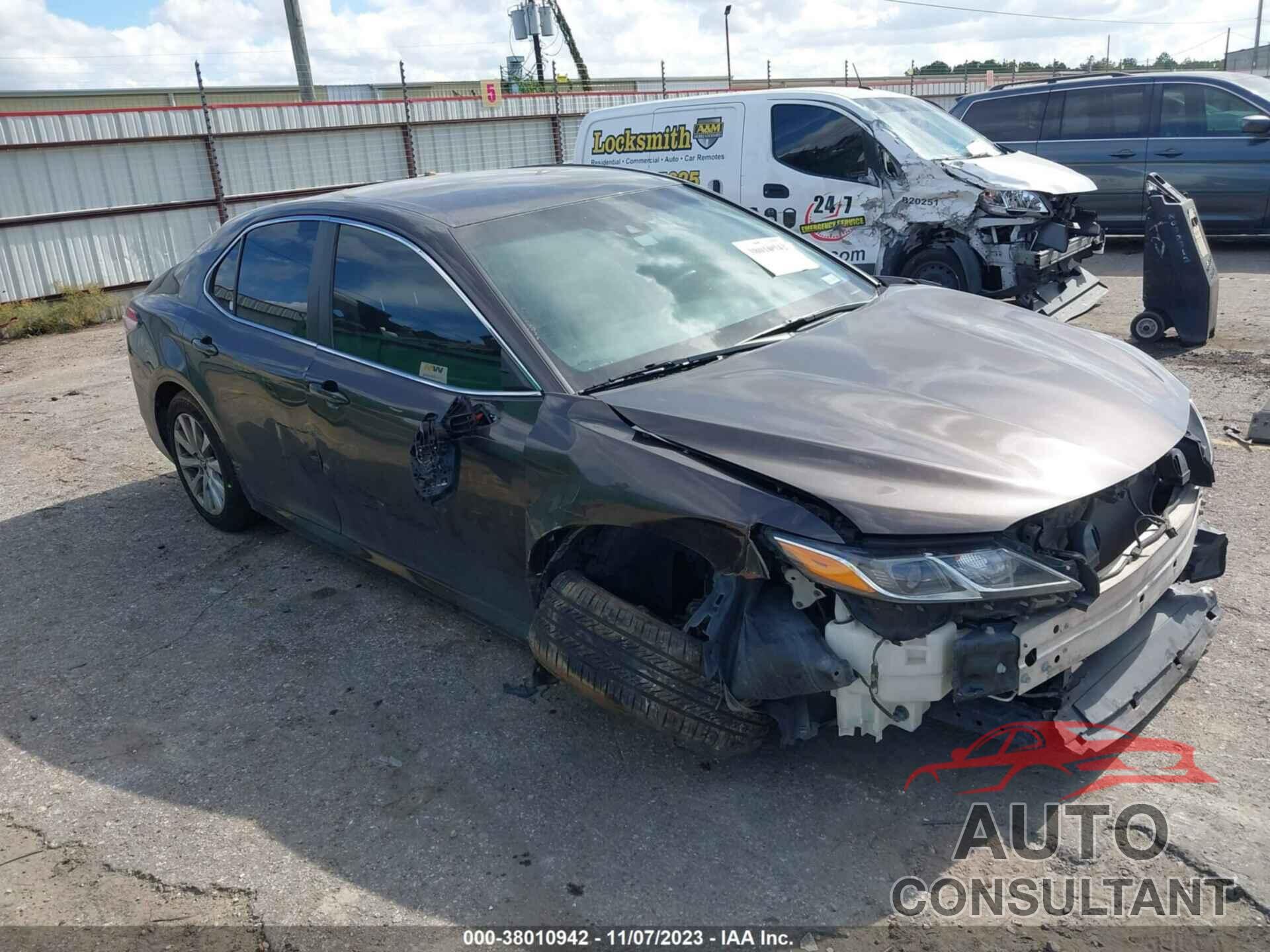 TOYOTA CAMRY 2018 - 4T1B11HK9JU113257