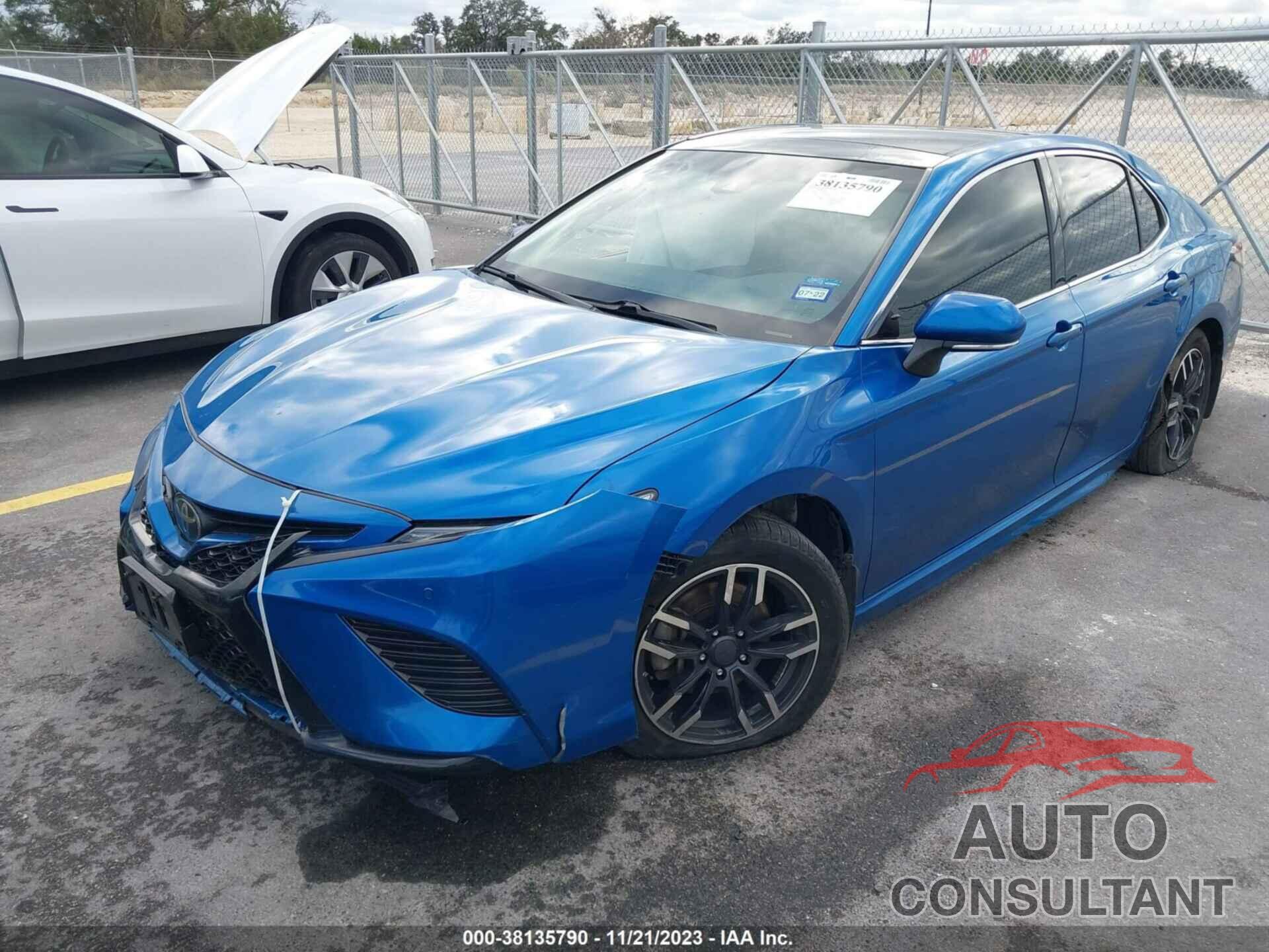 TOYOTA CAMRY 2018 - 4T1B61HK3JU130105