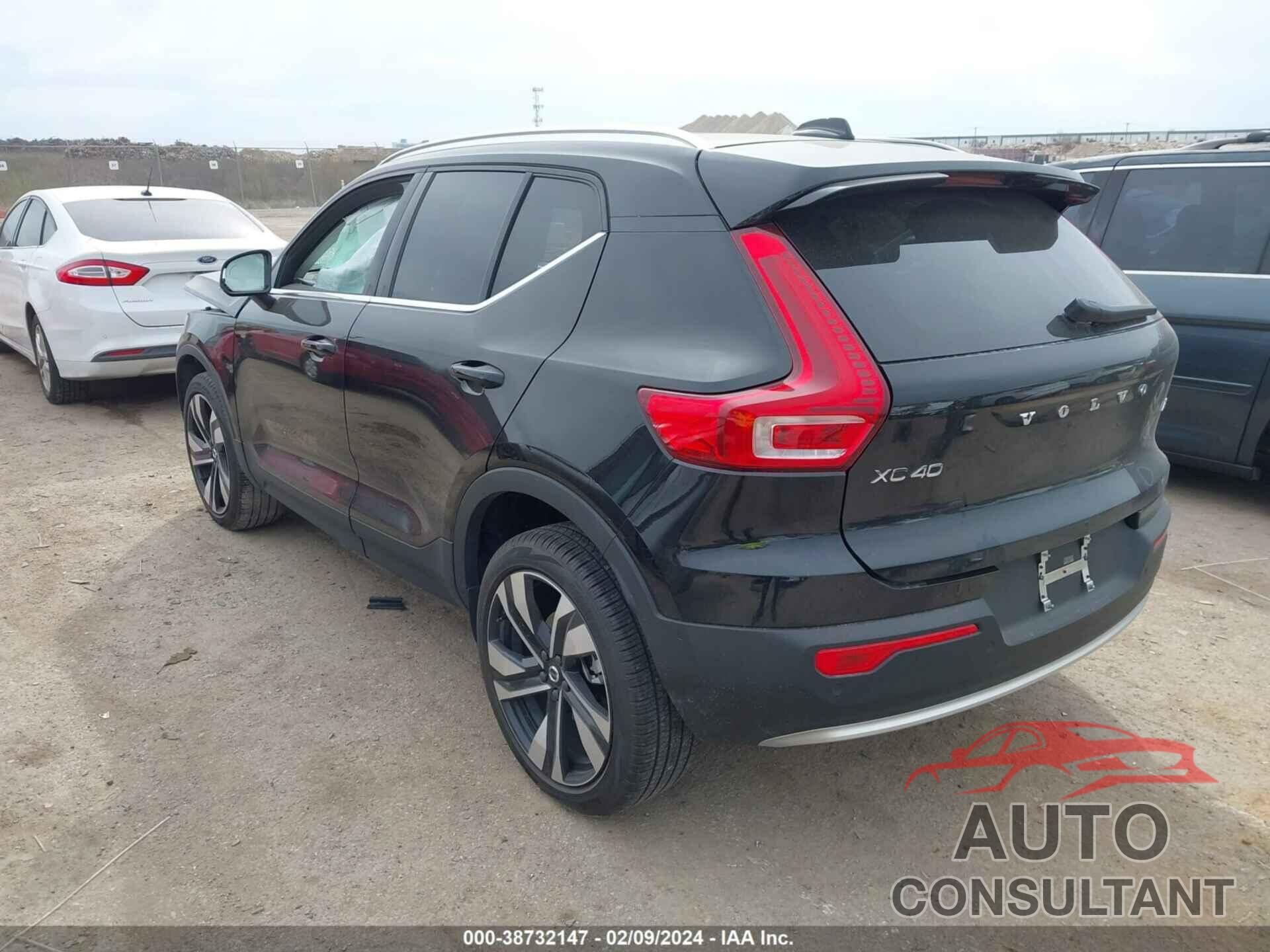 VOLVO XC40 2023 - YV4K92HA1P2097874