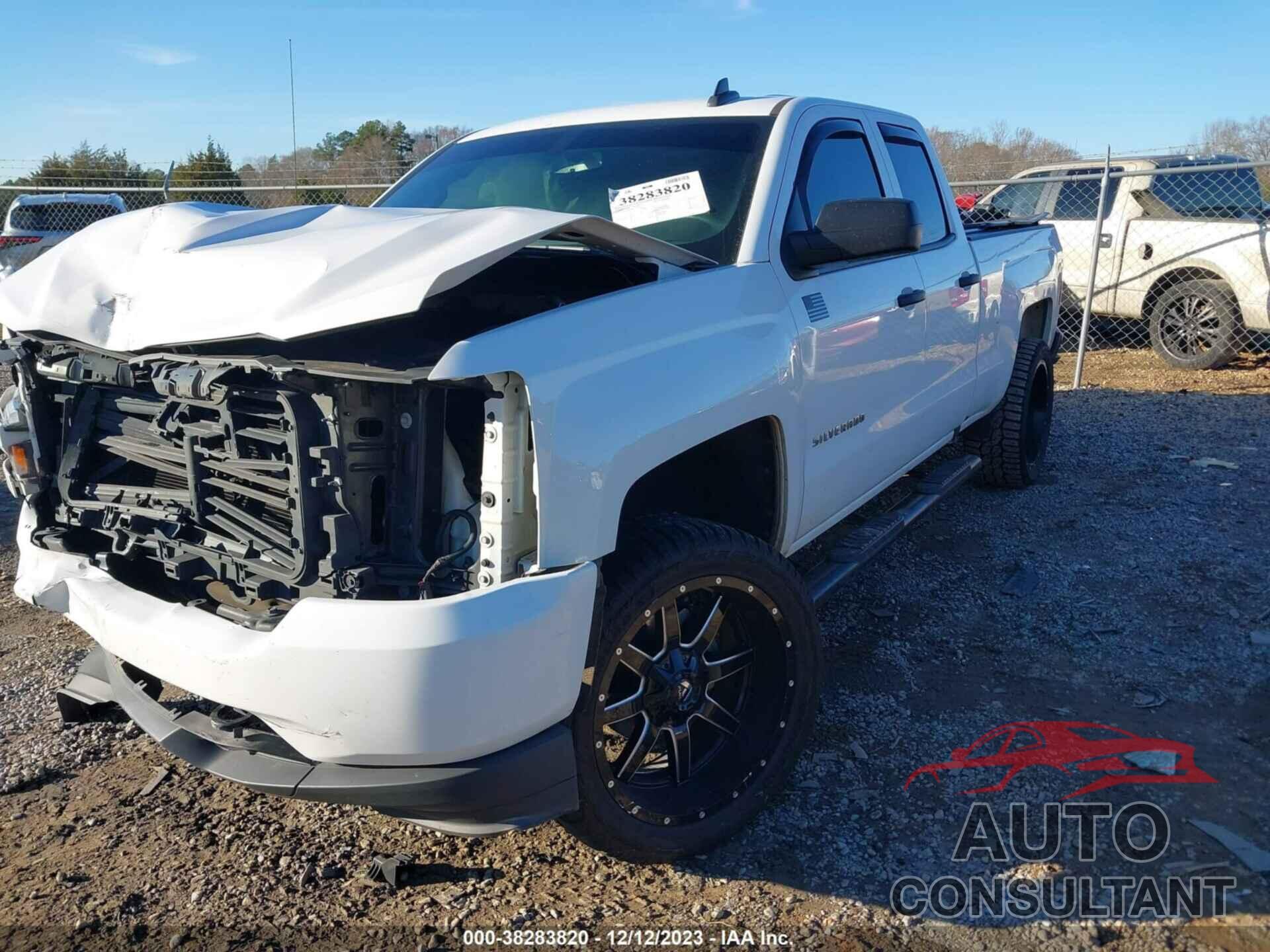 CHEVROLET SILVERADO 1500 2018 - 1GCRCPEC0JZ361543