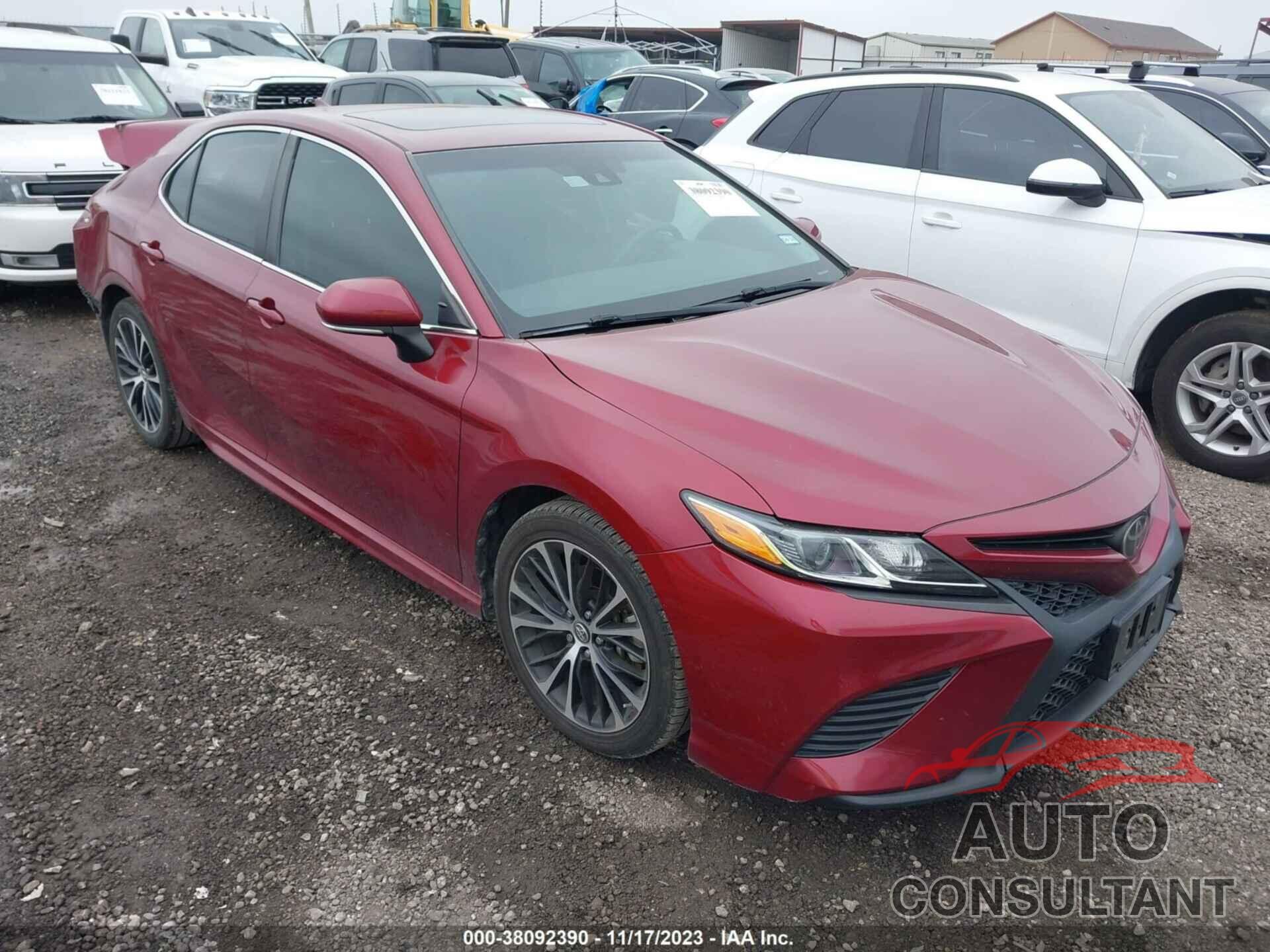 TOYOTA CAMRY 2018 - 4T1B11HK1JU590894