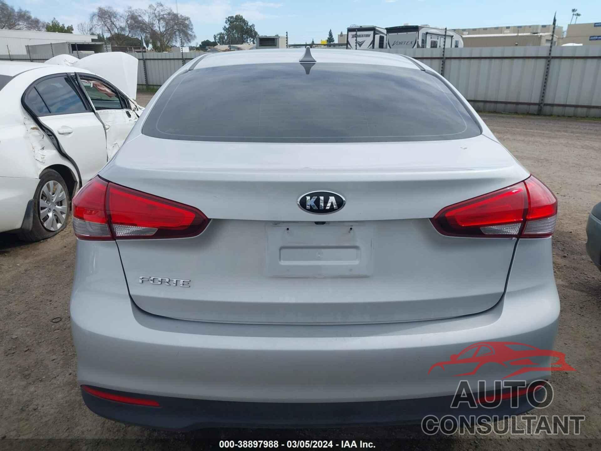 KIA FORTE 2018 - 3KPFK4A75JE283401