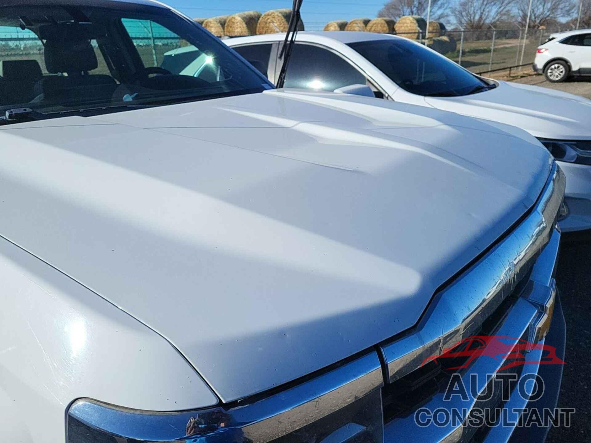 CHEVROLET SILVERADO 1500 2018 - 1GCVKNEC8JZ347573