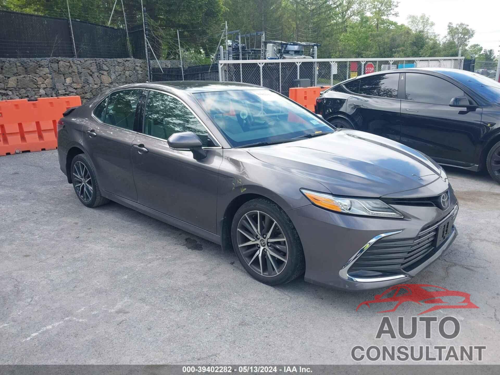 TOYOTA CAMRY 2021 - 4T1F11BK1MU020148