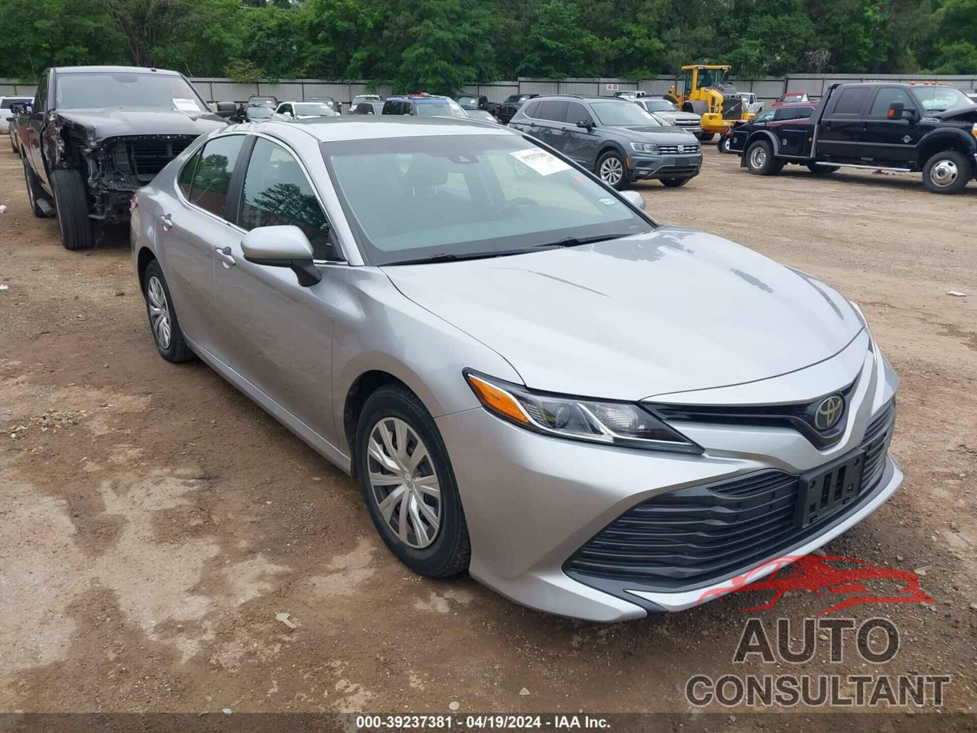 TOYOTA CAMRY 2018 - 4T1B11HK6JU087944