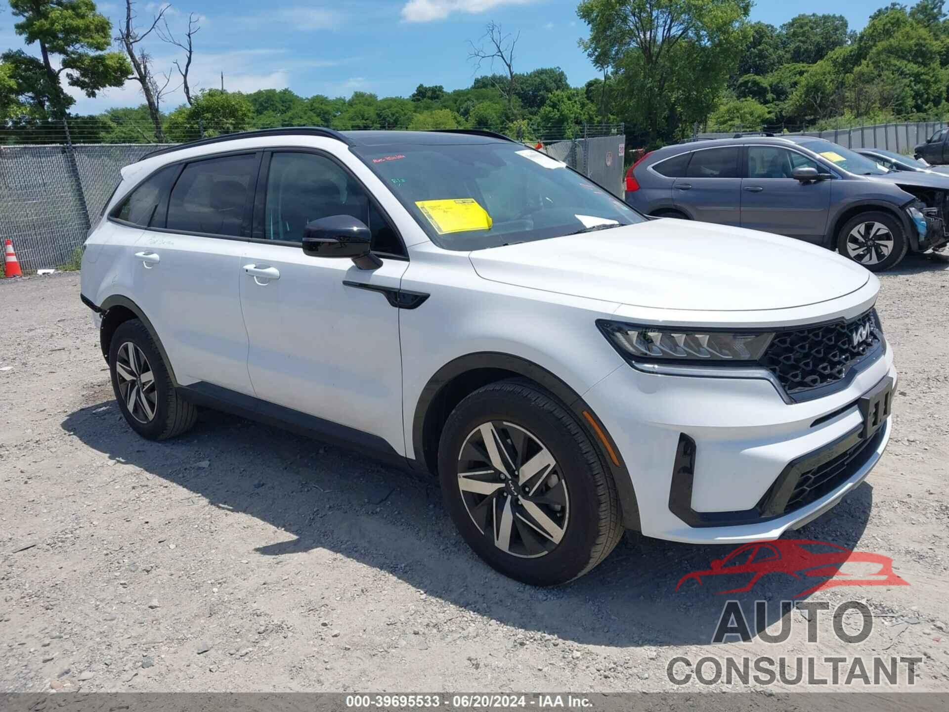 KIA SORENTO 2023 - 5XYRL4LC7PG235947