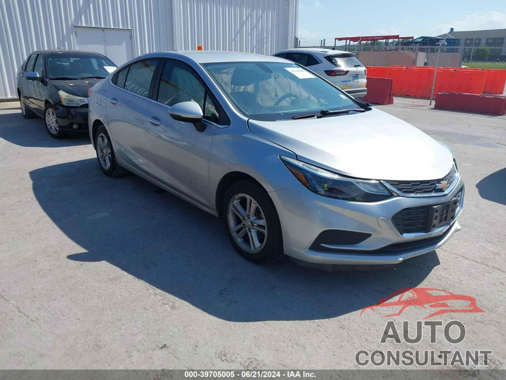 CHEVROLET CRUZE 2018 - 1G1BE5SM9J7221668