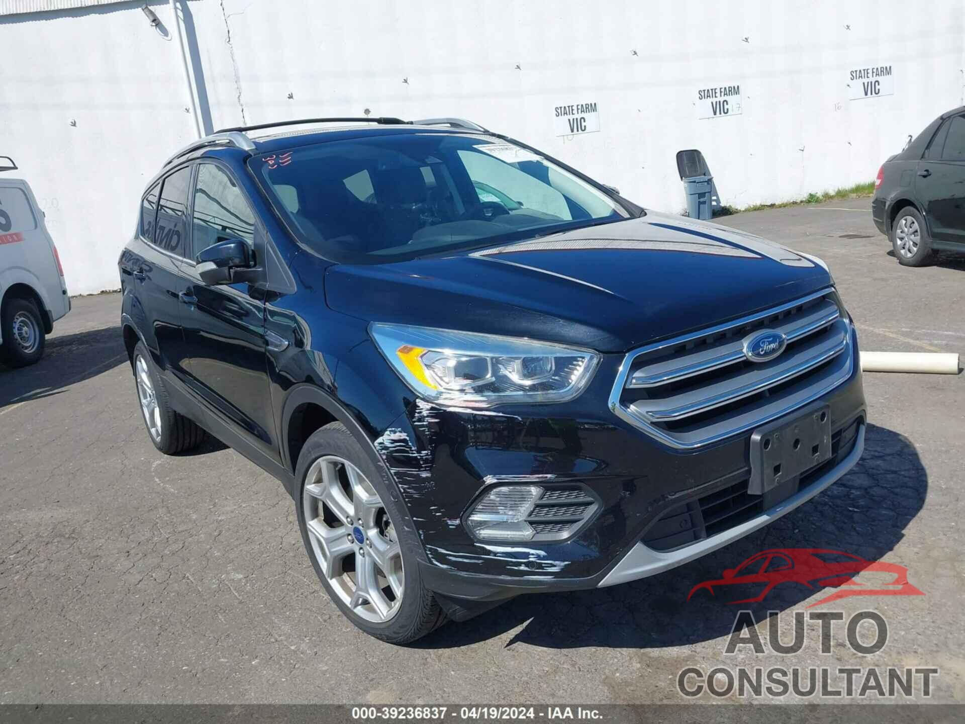 FORD ESCAPE 2017 - 1FMCU9J96HUD77502