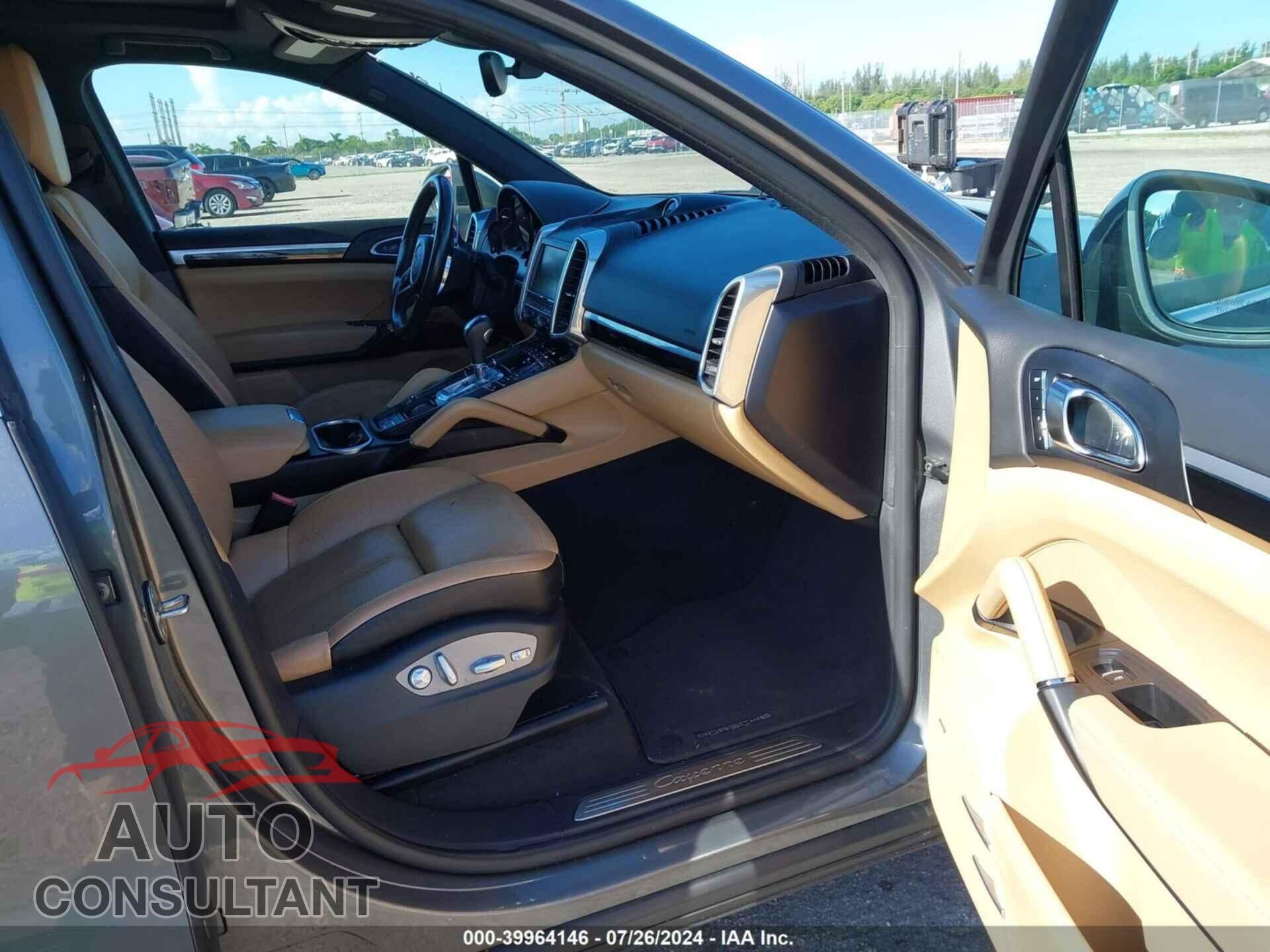PORSCHE CAYENNE 2016 - WP1AA2A27GLA10643