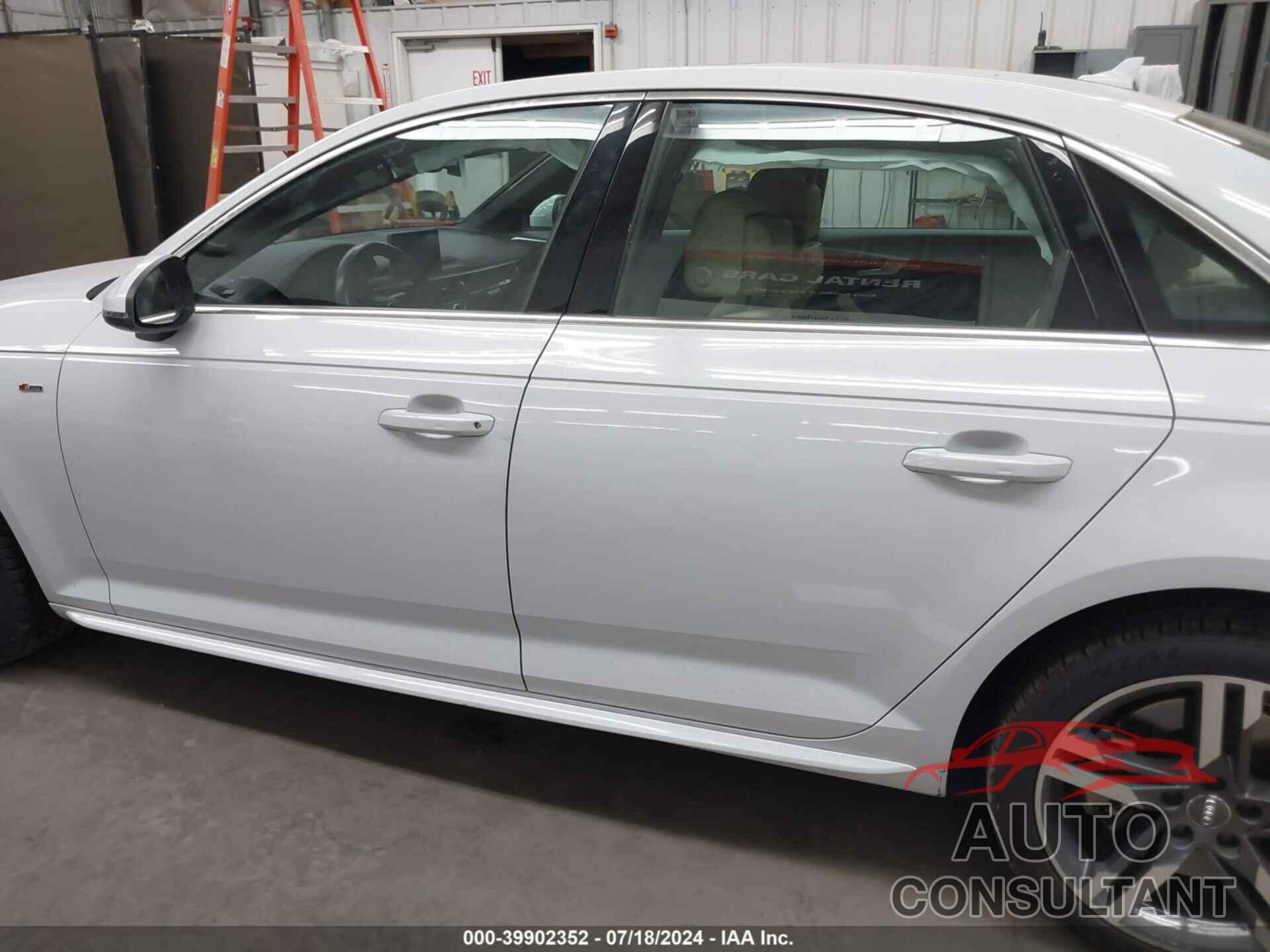 AUDI A4 2017 - WAUENAF48HN035551