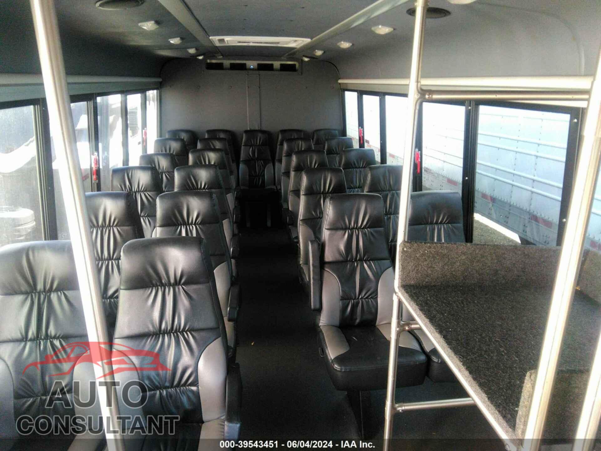 FORD E-450 CUTAWAY 2017 - 1FDFE4FS8HDC27593