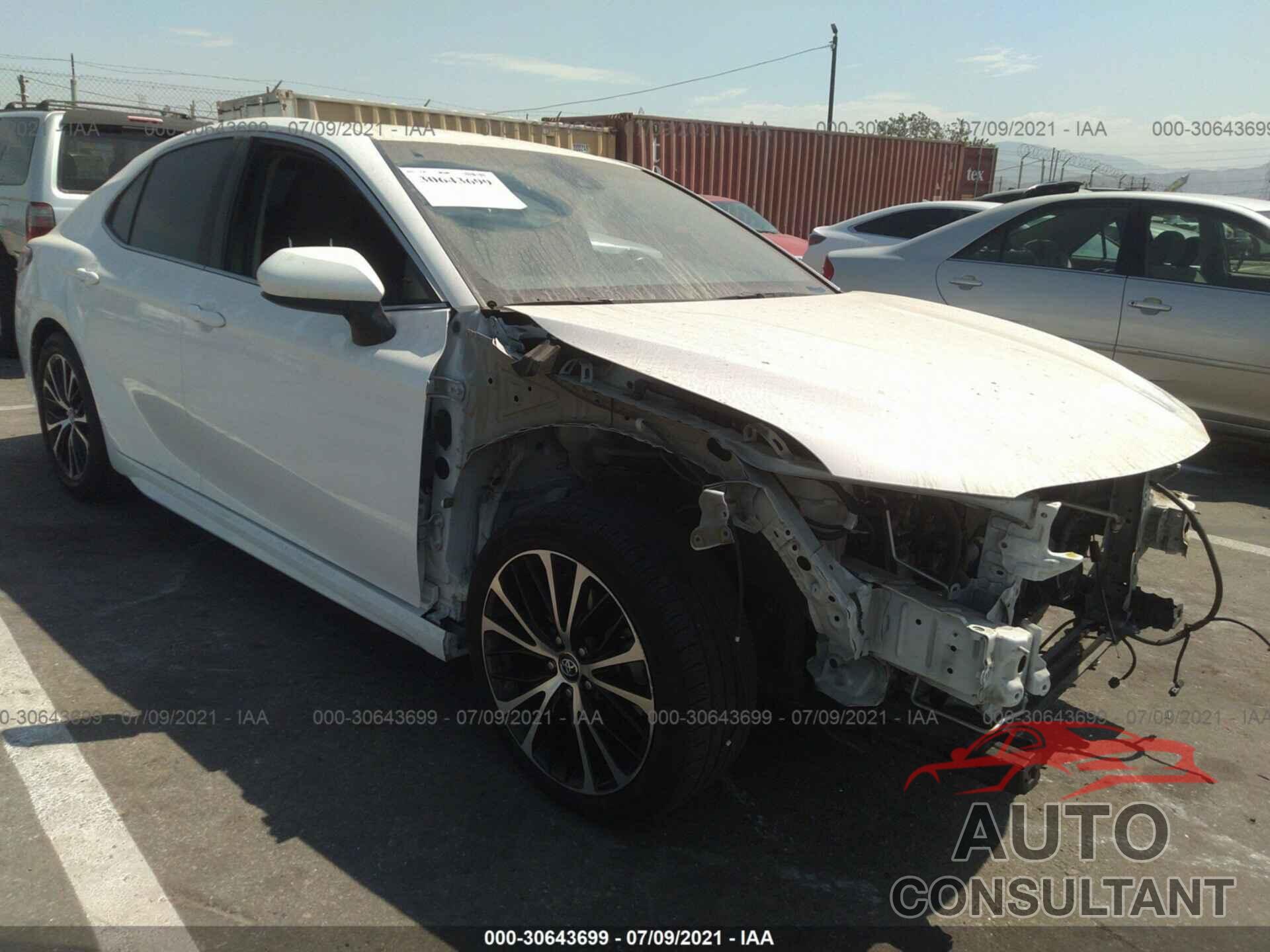 TOYOTA CAMRY 2018 - 4T1B11HK8JU137470