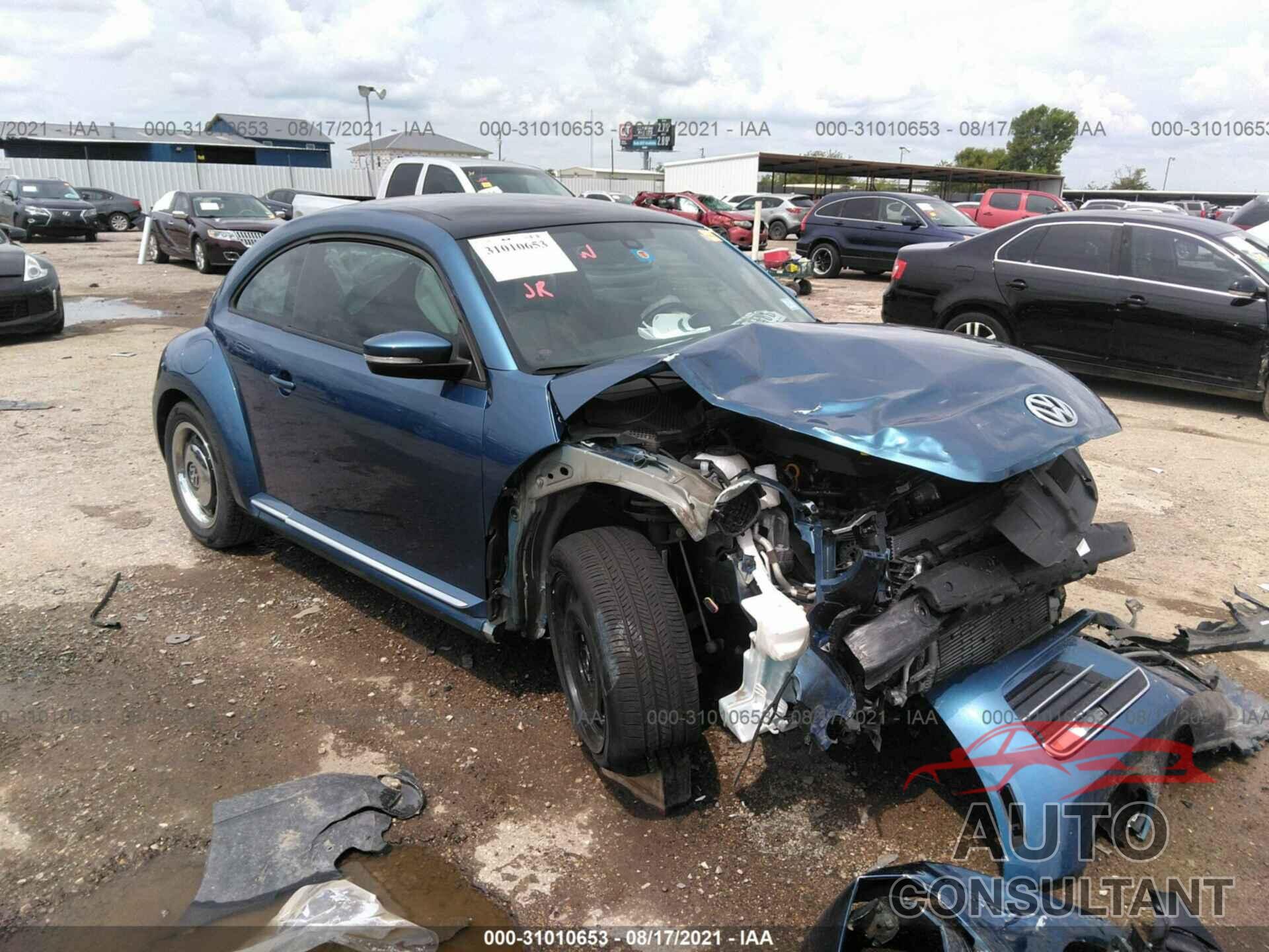 VOLKSWAGEN BEETLE 2018 - 3VWFD7AT4JM704634