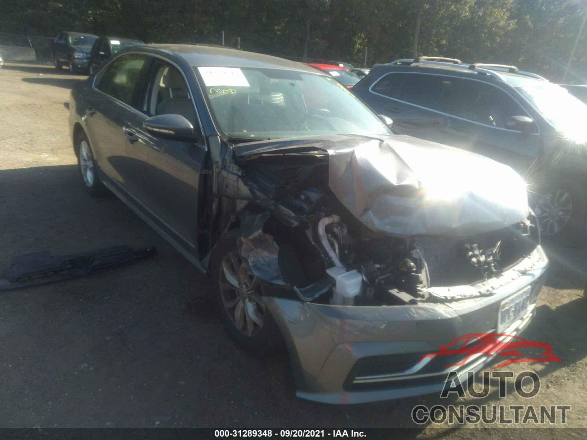 VOLKSWAGEN PASSAT 2017 - 1VWAT7A37HC042010