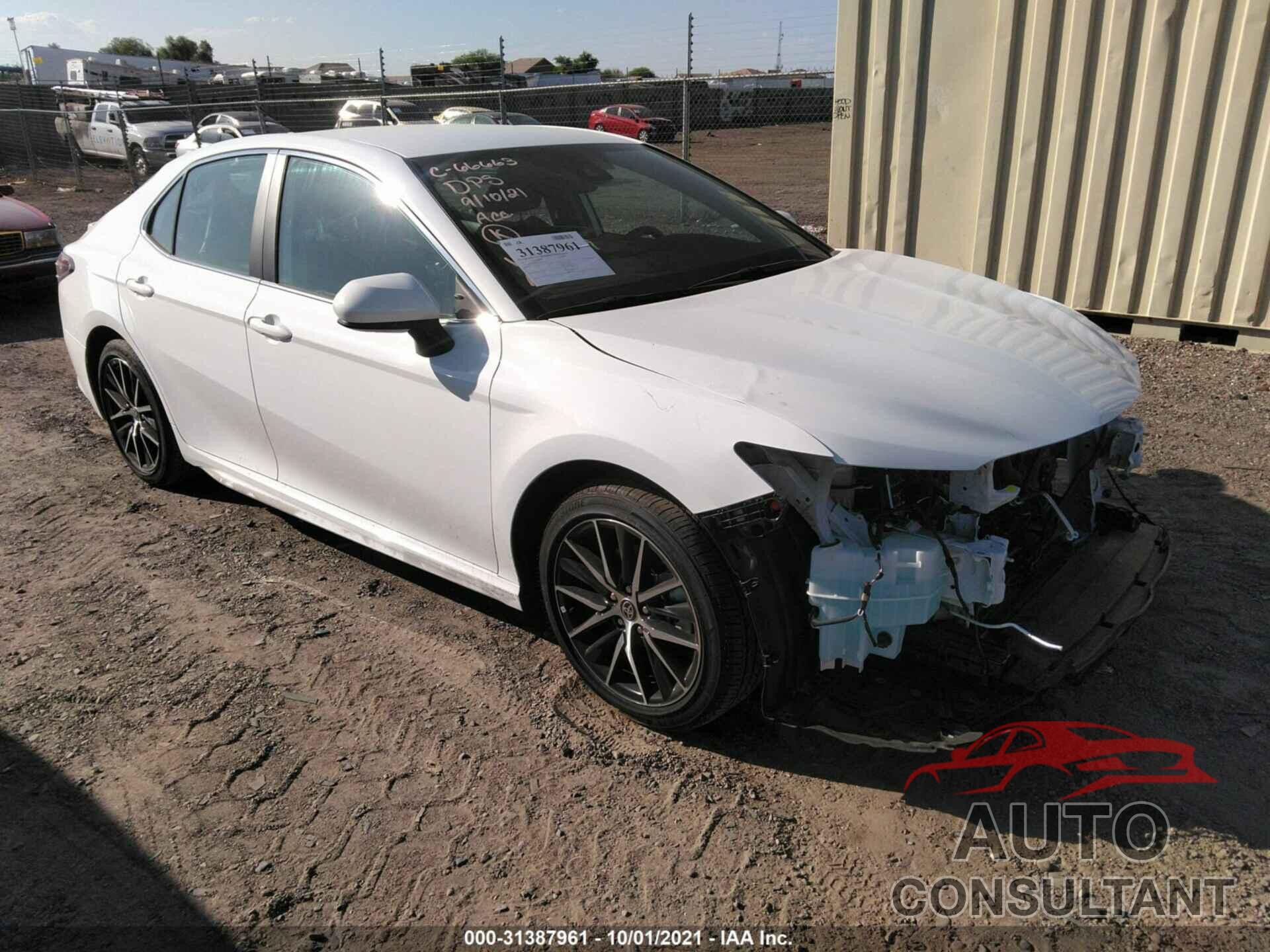 TOYOTA CAMRY 2021 - 4T1G11AK5MU565159