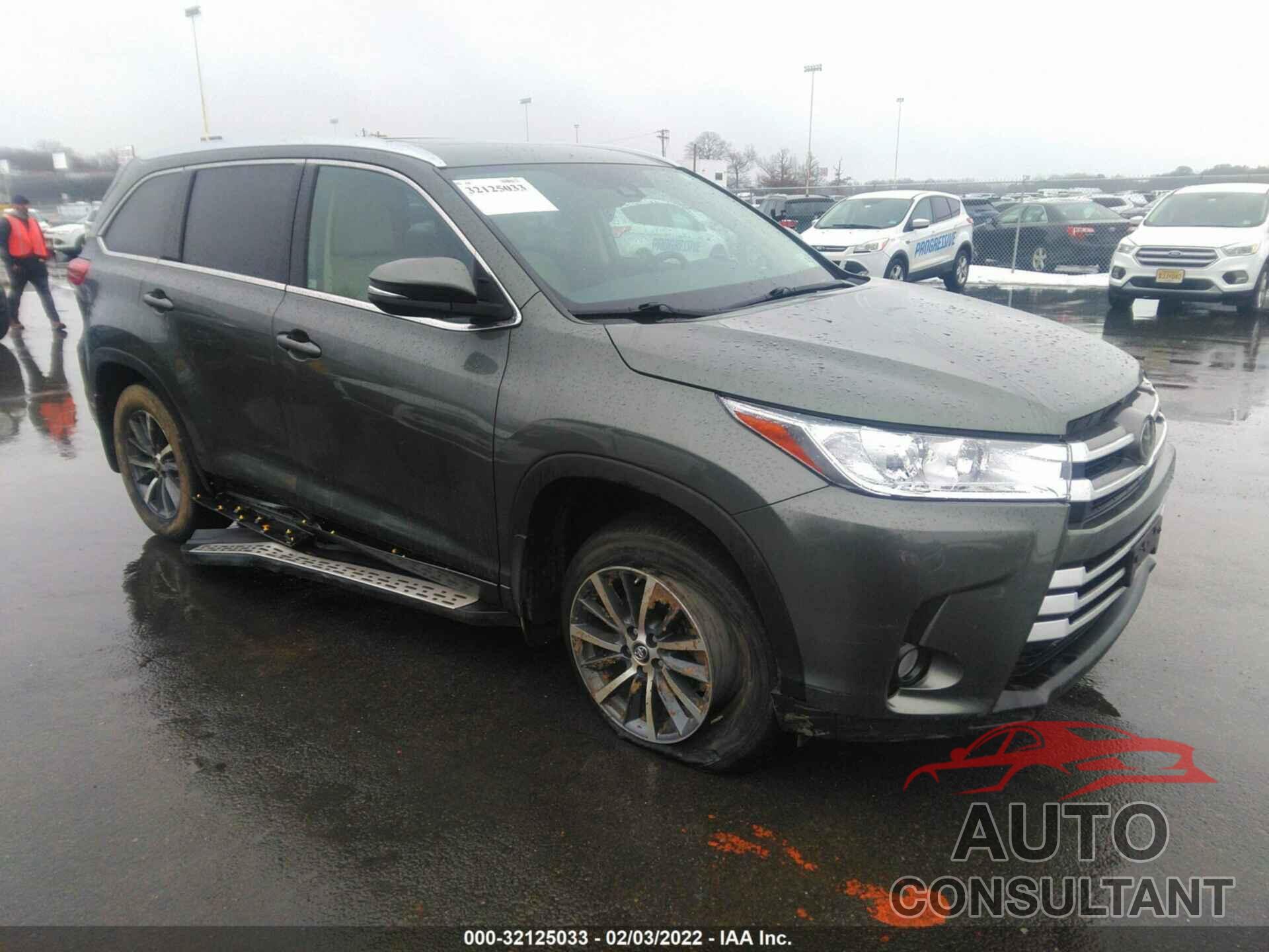 TOYOTA HIGHLANDER 2018 - 5TDJZRFH5JS811836