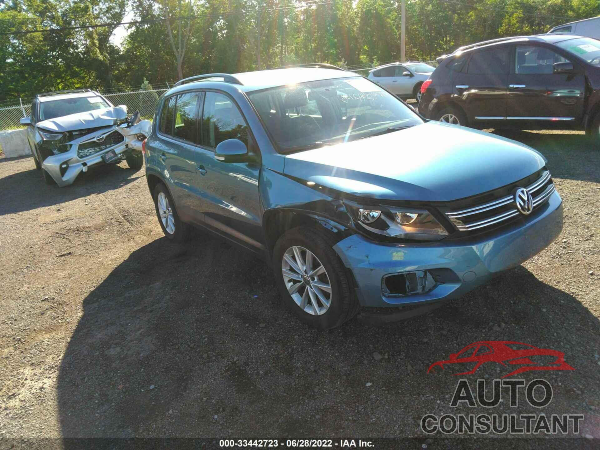 VOLKSWAGEN TIGUAN LIMITED 2018 - WVGBV7AX3JK000719