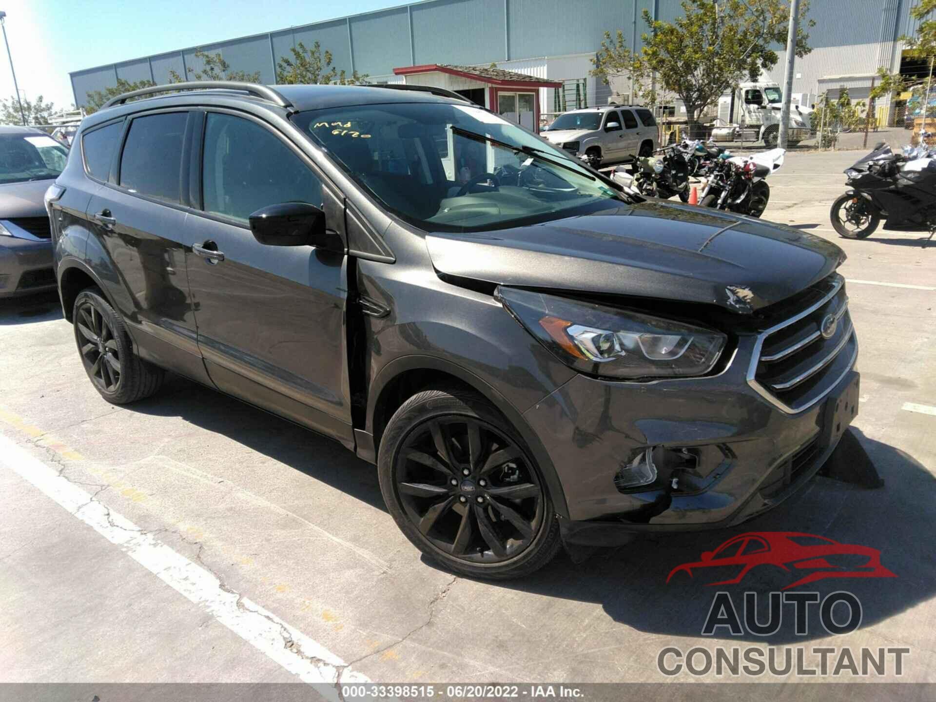 FORD ESCAPE 2017 - 1FMCU9G99HUB81769