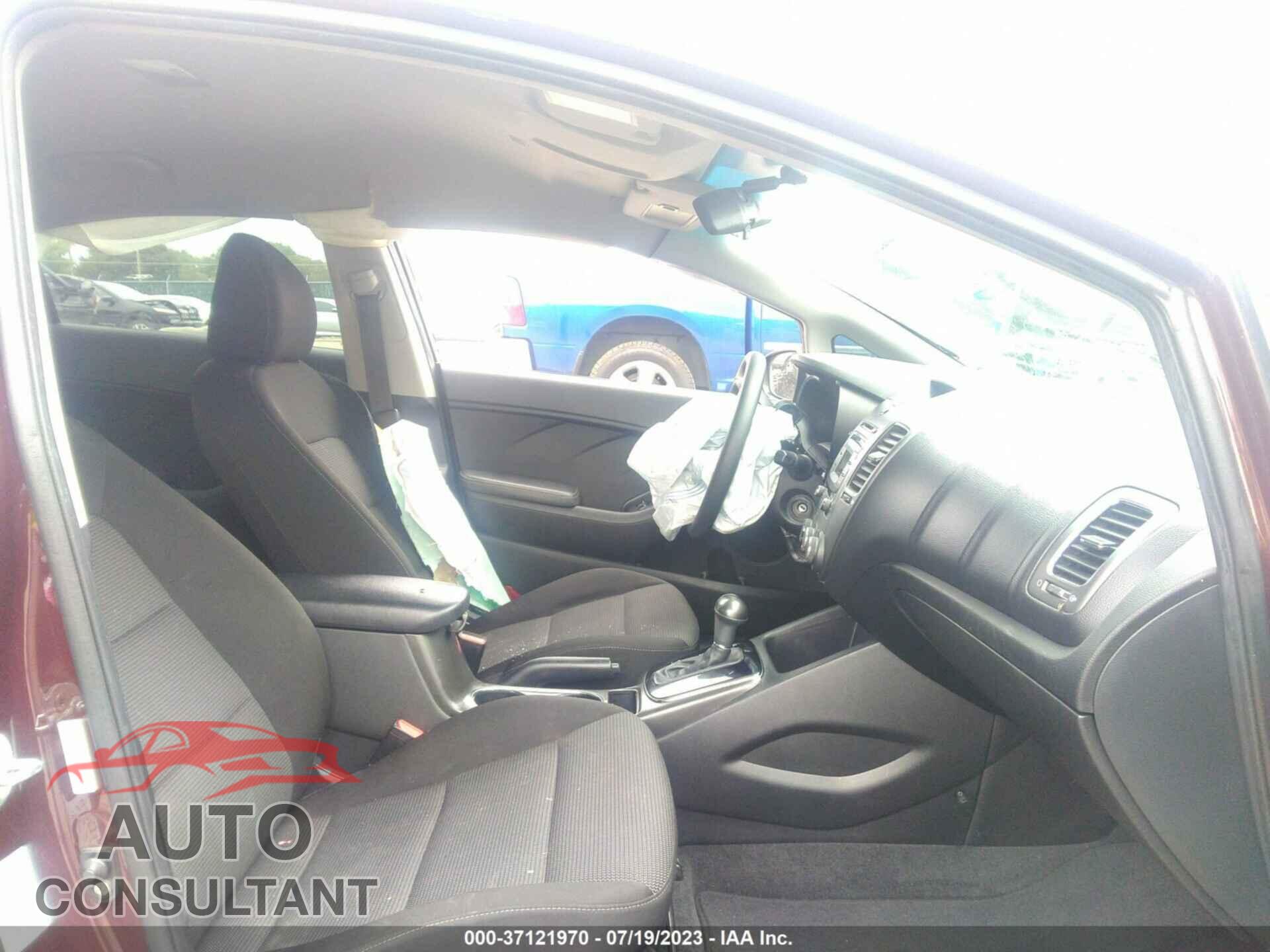 KIA FORTE 2017 - 3KPFK4A71HE102403