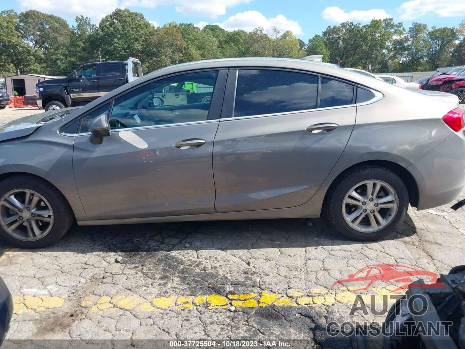 CHEVROLET CRUZE 2018 - 1G1BE5SM9J7237286