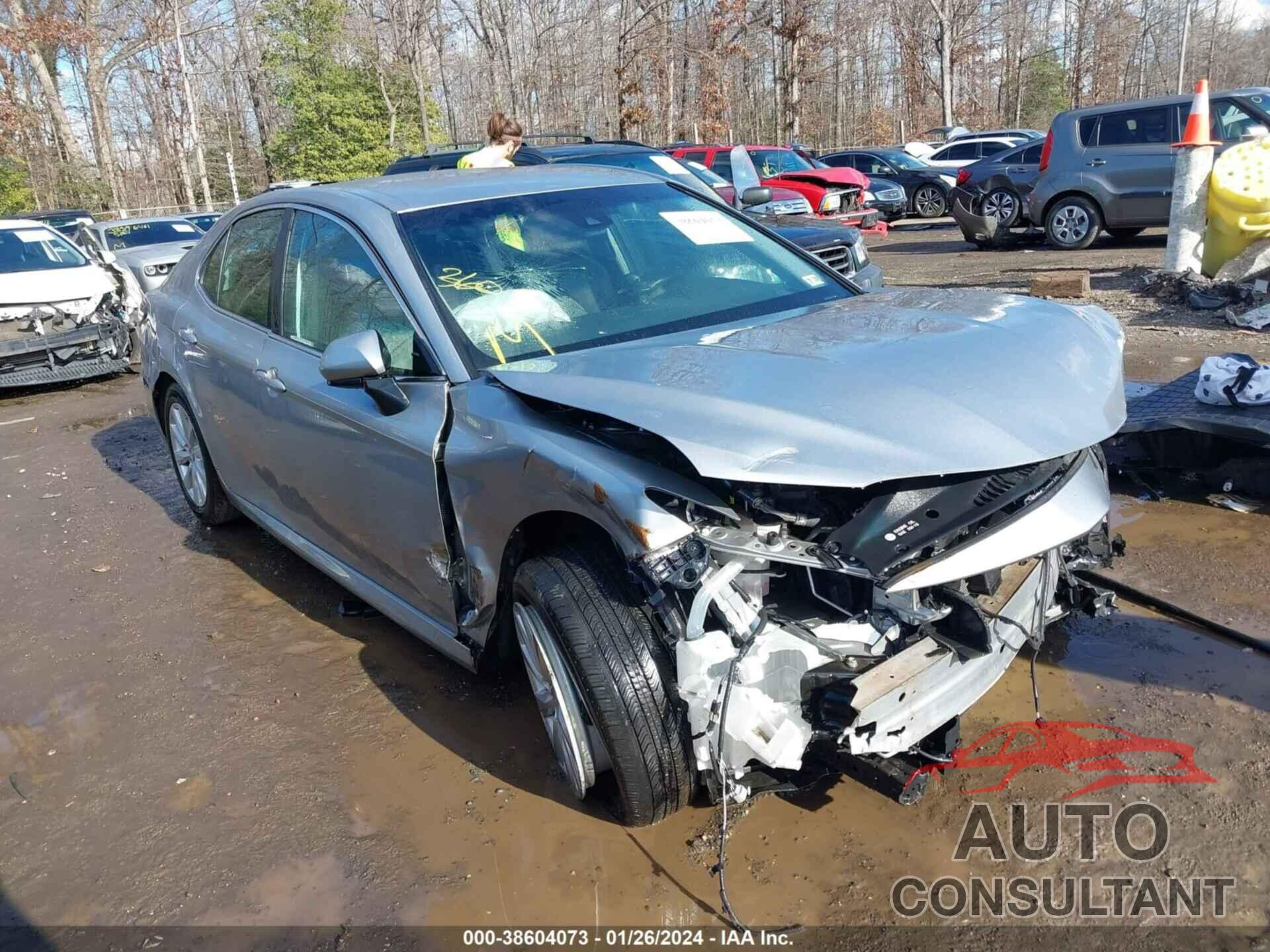 TOYOTA CAMRY 2018 - 4T1B11HK5JU633620